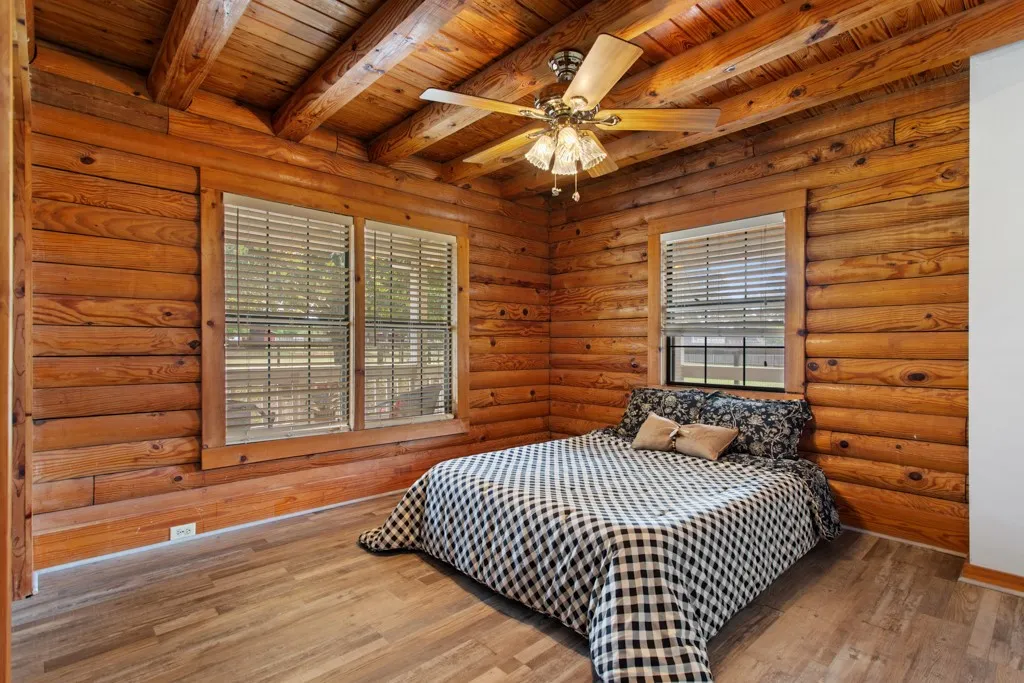 Single Family Residence For Sale in Smith County , 13580 County Road 4200, Lindale, Texas 75771, 3 Bedroom, 2 Bathroom, 1 Garage spaces, 1,425 Sqft, built in 1985, mls#21256378, Real Estate Agent in Lindale, Homes For Sale in Smith county, Homes For Sale in Lindale, Realtor in Lindale Texas, Real Estate Brokerage Independent Realty Texas, Luminita Cordes Realtor