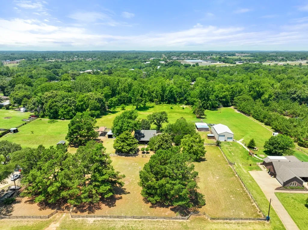 Single Family Residence For Sale in Smith County , 13580 County Road 4200, Lindale, Texas 75771, 3 Bedroom, 2 Bathroom, 1 Garage spaces, 1,425 Sqft, built in 1985, mls#21256378, Real Estate Agent in Lindale, Homes For Sale in Smith county, Homes For Sale in Lindale, Realtor in Lindale Texas, Real Estate Brokerage Independent Realty Texas, Luminita Cordes Realtor