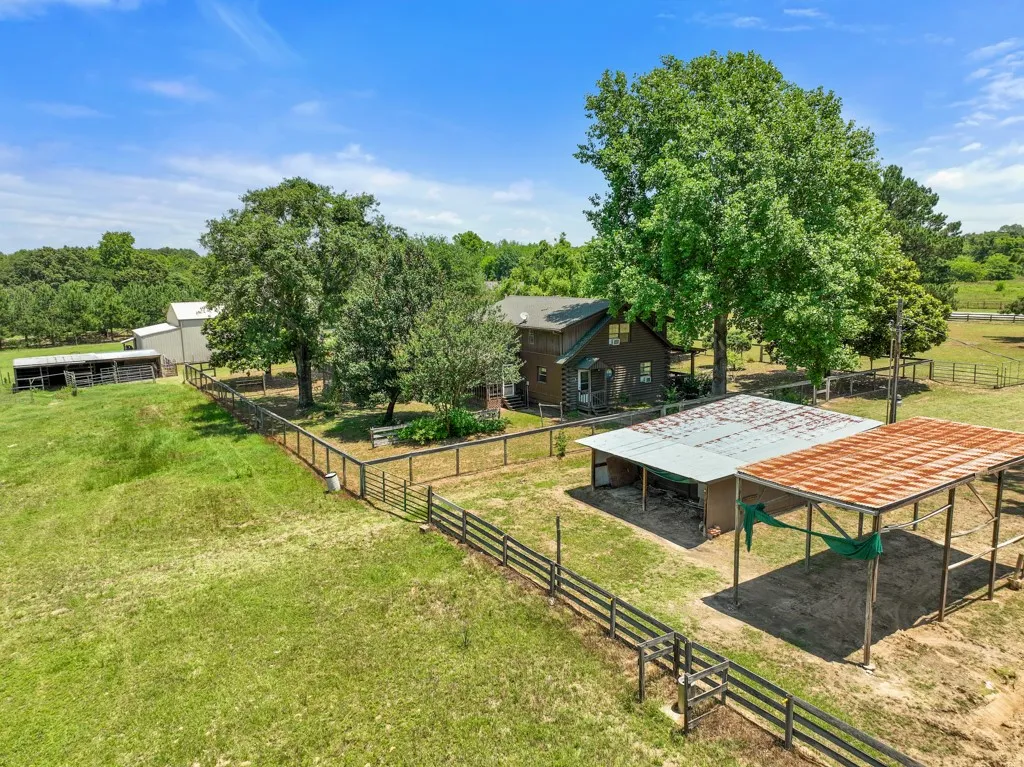 Single Family Residence For Sale in Smith County , 13580 County Road 4200, Lindale, Texas 75771, 3 Bedroom, 2 Bathroom, 1 Garage spaces, 1,425 Sqft, built in 1985, mls#21256378, Real Estate Agent in Lindale, Homes For Sale in Smith county, Homes For Sale in Lindale, Realtor in Lindale Texas, Real Estate Brokerage Independent Realty Texas, Luminita Cordes Realtor