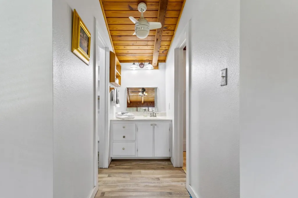 Single Family Residence For Sale in Smith County , 13580 County Road 4200, Lindale, Texas 75771, 3 Bedroom, 2 Bathroom, 1 Garage spaces, 1,425 Sqft, built in 1985, mls#21256378, Real Estate Agent in Lindale, Homes For Sale in Smith county, Homes For Sale in Lindale, Realtor in Lindale Texas, Real Estate Brokerage Independent Realty Texas, Luminita Cordes Realtor