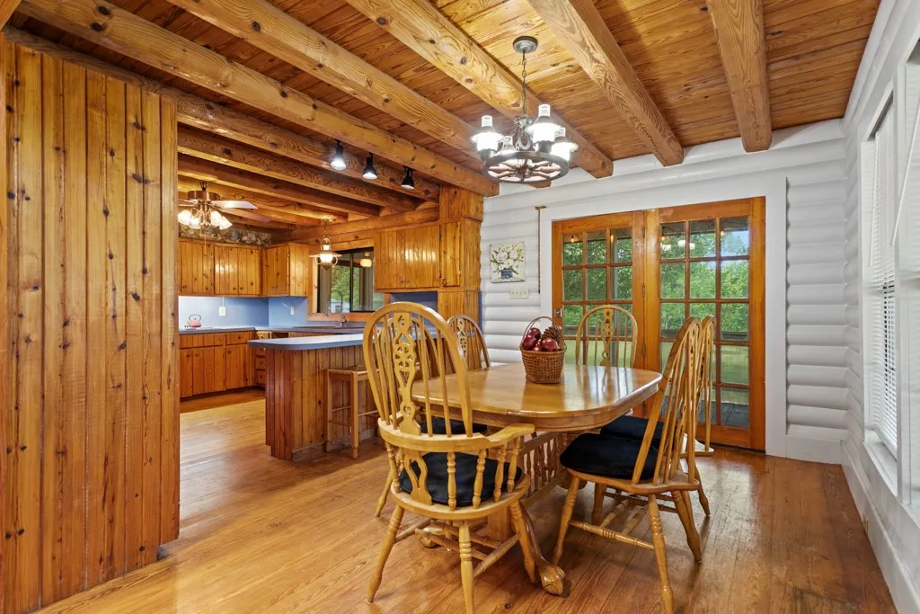 Single Family Residence For Sale in Smith County , 13580 County Road 4200, Lindale, Texas 75771, 3 Bedroom, 2 Bathroom, 1 Garage spaces, 1,425 Sqft, built in 1985, mls#21256378, Real Estate Agent in Lindale, Homes For Sale in Smith county, Homes For Sale in Lindale, Realtor in Lindale Texas, Real Estate Brokerage Independent Realty Texas, Luminita Cordes Realtor