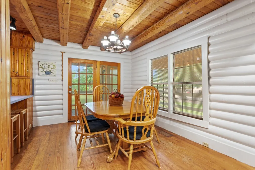 Single Family Residence For Sale in Smith County , 13580 County Road 4200, Lindale, Texas 75771, 3 Bedroom, 2 Bathroom, 1 Garage spaces, 1,425 Sqft, built in 1985, mls#21256378, Real Estate Agent in Lindale, Homes For Sale in Smith county, Homes For Sale in Lindale, Realtor in Lindale Texas, Real Estate Brokerage Independent Realty Texas, Luminita Cordes Realtor
