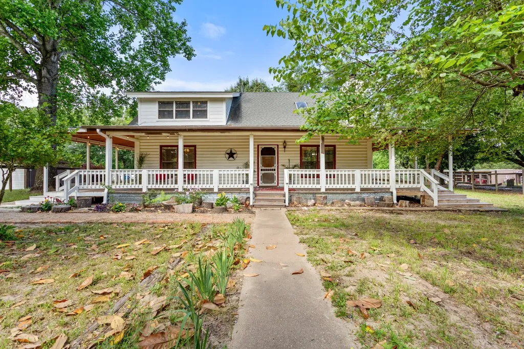 Single Family Residence For Sale in Smith County , 13580 County Road 4200, Lindale, Texas 75771, 3 Bedroom, 2 Bathroom, 1 Garage spaces, 1,425 Sqft, built in 1985, mls#21256378, Real Estate Agent in Lindale, Homes For Sale in Smith county, Homes For Sale in Lindale, Realtor in Lindale Texas, Real Estate Brokerage Independent Realty Texas, Luminita Cordes Realtor