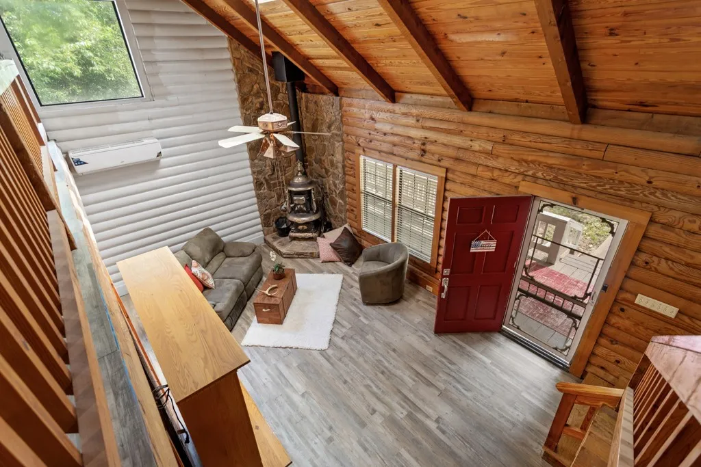 Single Family Residence For Sale in Smith County , 13580 County Road 4200, Lindale, Texas 75771, 3 Bedroom, 2 Bathroom, 1 Garage spaces, 1,425 Sqft, built in 1985, mls#21256378, Real Estate Agent in Lindale, Homes For Sale in Smith county, Homes For Sale in Lindale, Realtor in Lindale Texas, Real Estate Brokerage Independent Realty Texas, Luminita Cordes Realtor