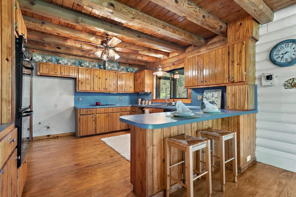 Single Family Residence For Sale in Smith County , 13580 County Road 4200, Lindale, Texas 75771, 3 Bedroom, 2 Bathroom, 1 Garage spaces, 1,425 Sqft, built in 1985, mls#21256378, Real Estate Agent in Lindale, Homes For Sale in Smith county, Homes For Sale in Lindale, Realtor in Lindale Texas, Real Estate Brokerage Independent Realty Texas, Luminita Cordes Realtor