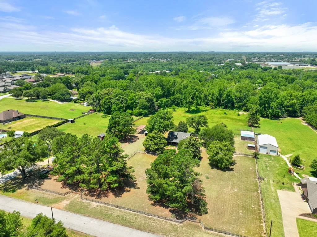 Single Family Residence For Sale in Smith County , 13580 County Road 4200, Lindale, Texas 75771, 3 Bedroom, 2 Bathroom, 1 Garage spaces, 1,425 Sqft, built in 1985, mls#21256378, Real Estate Agent in Lindale, Homes For Sale in Smith county, Homes For Sale in Lindale, Realtor in Lindale Texas, Real Estate Brokerage Independent Realty Texas, Luminita Cordes Realtor