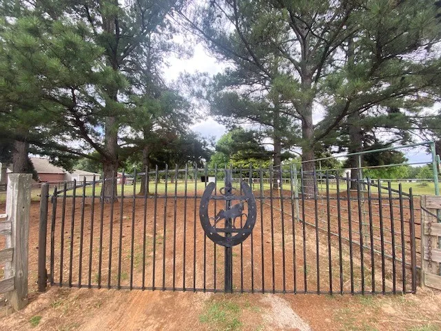 Single Family Residence For Sale in Smith County , 13580 County Road 4200, Lindale, Texas 75771, 3 Bedroom, 2 Bathroom, 1 Garage spaces, 1,425 Sqft, built in 1985, mls#21256378, Real Estate Agent in Lindale, Homes For Sale in Smith county, Homes For Sale in Lindale, Realtor in Lindale Texas, Real Estate Brokerage Independent Realty Texas, Luminita Cordes Realtor