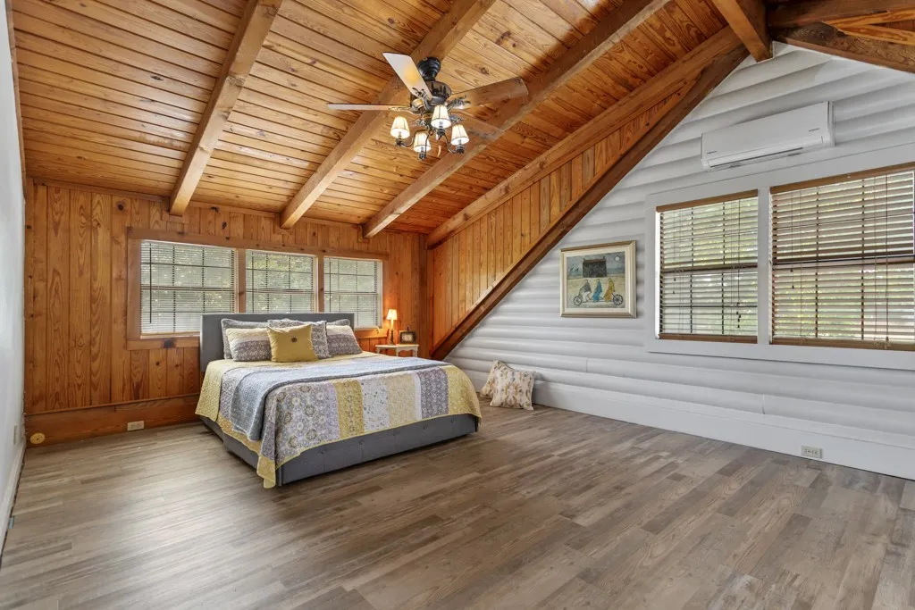 Single Family Residence For Sale in Smith County , 13580 County Road 4200, Lindale, Texas 75771, 3 Bedroom, 2 Bathroom, 1 Garage spaces, 1,425 Sqft, built in 1985, mls#21256378, Real Estate Agent in Lindale, Homes For Sale in Smith county, Homes For Sale in Lindale, Realtor in Lindale Texas, Real Estate Brokerage Independent Realty Texas, Luminita Cordes Realtor