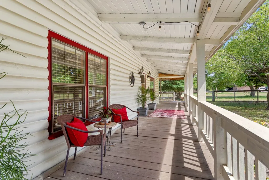 Single Family Residence For Sale in Smith County , 13580 County Road 4200, Lindale, Texas 75771, 3 Bedroom, 2 Bathroom, 1 Garage spaces, 1,425 Sqft, built in 1985, mls#21256378, Real Estate Agent in Lindale, Homes For Sale in Smith county, Homes For Sale in Lindale, Realtor in Lindale Texas, Real Estate Brokerage Independent Realty Texas, Luminita Cordes Realtor