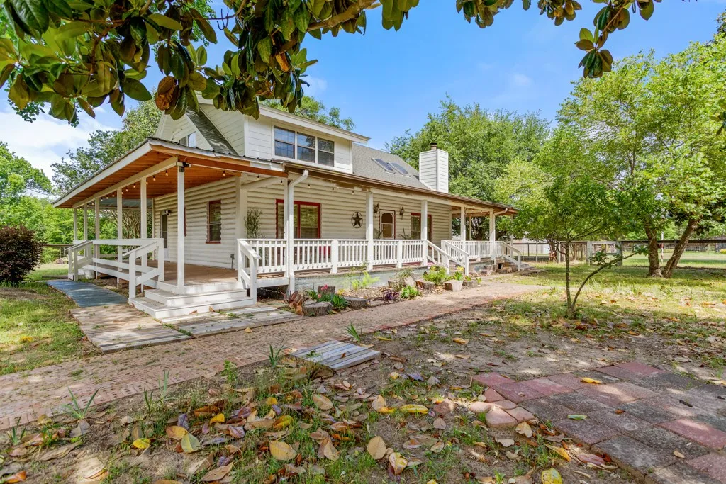 Single Family Residence For Sale in Smith County , 13580 County Road 4200, Lindale, Texas 75771, 3 Bedroom, 2 Bathroom, 1 Garage spaces, 1,425 Sqft, built in 1985, mls#21256378, Real Estate Agent in Lindale, Homes For Sale in Smith county, Homes For Sale in Lindale, Realtor in Lindale Texas, Real Estate Brokerage Independent Realty Texas, Luminita Cordes Realtor