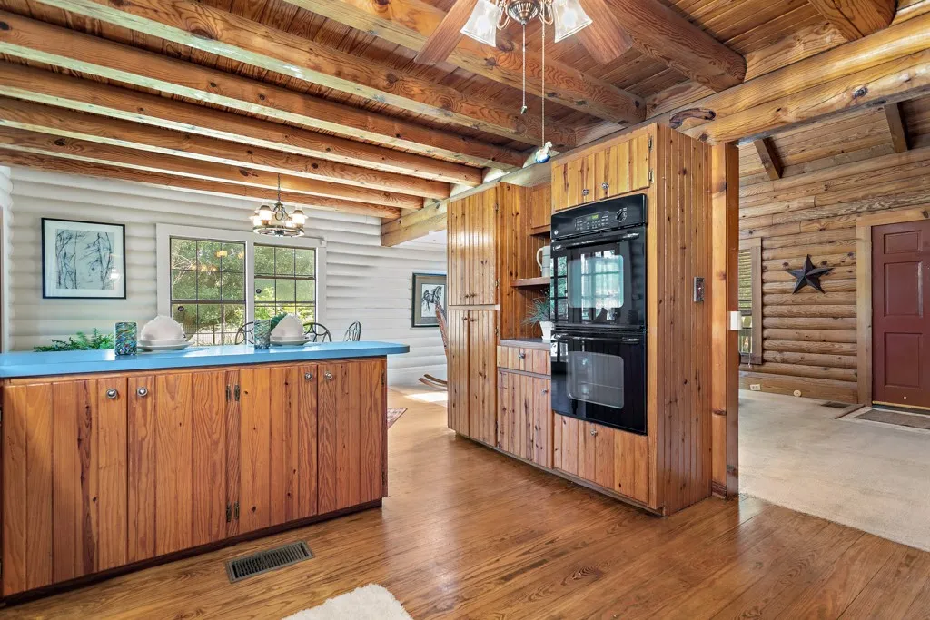 Single Family Residence For Sale in Smith County , 13580 County Road 4200, Lindale, Texas 75771, 3 Bedroom, 2 Bathroom, 1 Garage spaces, 1,425 Sqft, built in 1985, mls#21256378, Real Estate Agent in Lindale, Homes For Sale in Smith county, Homes For Sale in Lindale, Realtor in Lindale Texas, Real Estate Brokerage Independent Realty Texas, Luminita Cordes Realtor