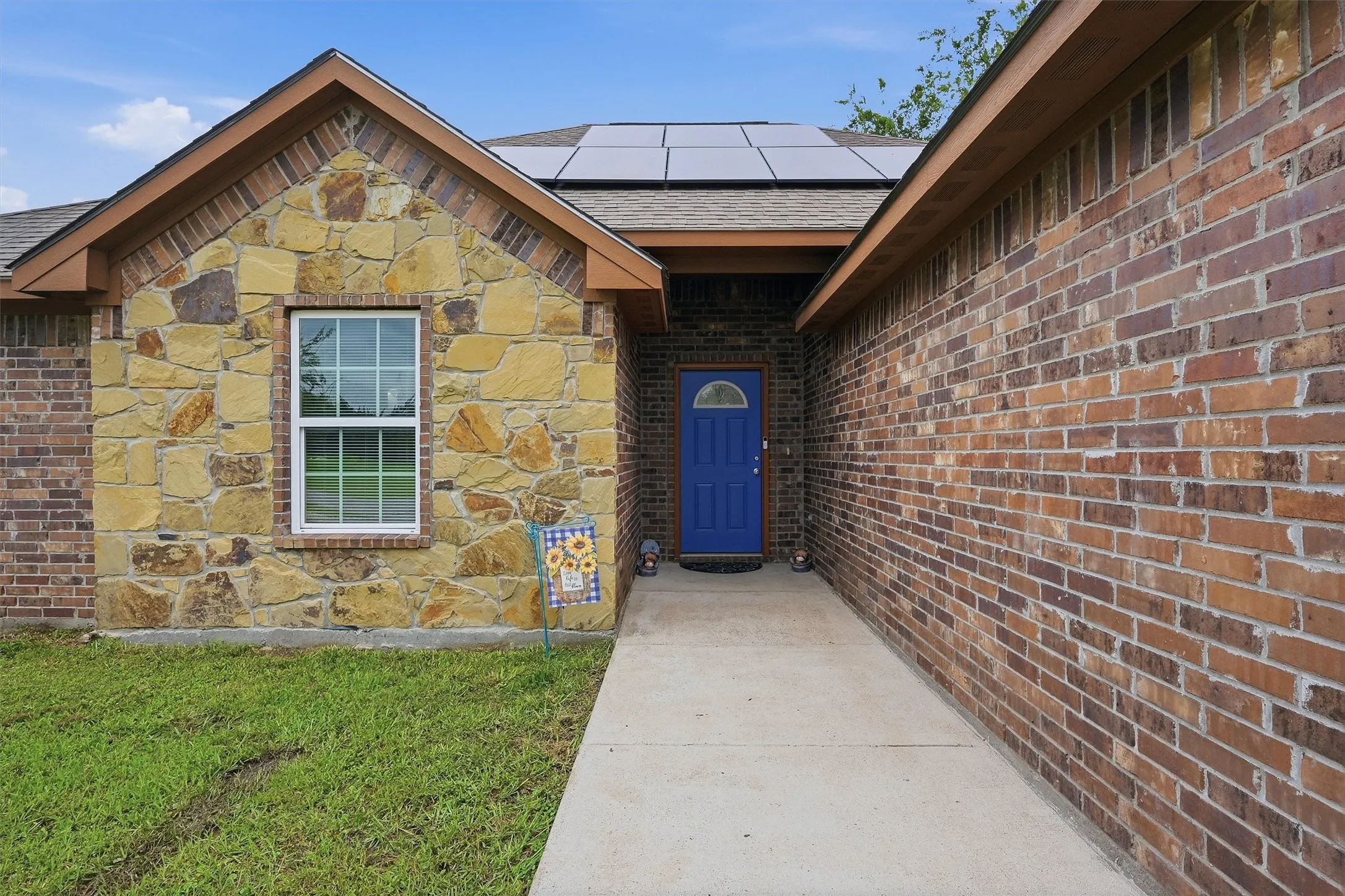 Single Family Residence For Sale in Grayson County , 508 Simpson Drive, Sherman, Texas 75092, 3 Bedroom, 2 Bathroom, 2 Garage spaces, 1,490 Sqft, built in 2019, mls#21255807, Real Estate Agent in Sherman, Homes For Sale in Grayson county, Homes For Sale in Sherman, Realtor in Sherman Texas, Real Estate Brokerage Independent Realty Texas, Luminita Cordes Realtor