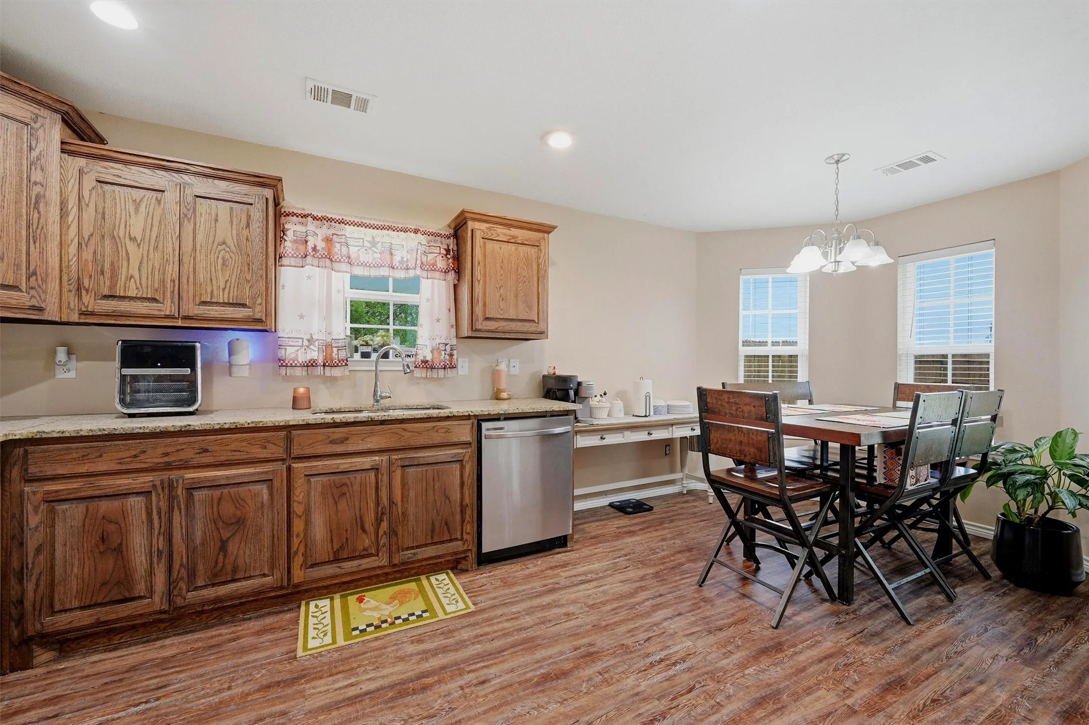 Single Family Residence For Sale in Grayson County , 508 Simpson Drive, Sherman, Texas 75092, 3 Bedroom, 2 Bathroom, 2 Garage spaces, 1,490 Sqft, built in 2019, mls#21255807, Real Estate Agent in Sherman, Homes For Sale in Grayson county, Homes For Sale in Sherman, Realtor in Sherman Texas, Real Estate Brokerage Independent Realty Texas, Luminita Cordes Realtor