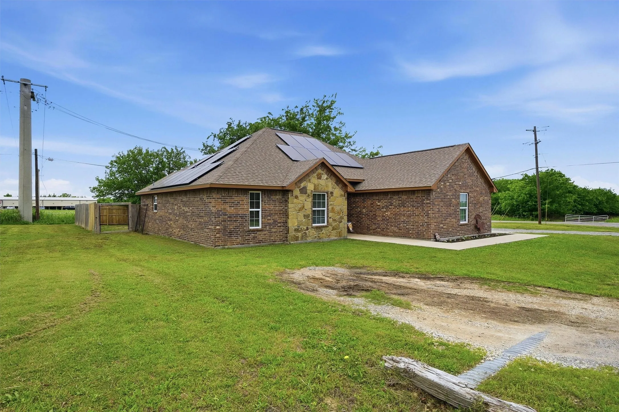 Single Family Residence For Sale in Grayson County , 508 Simpson Drive, Sherman, Texas 75092, 3 Bedroom, 2 Bathroom, 2 Garage spaces, 1,490 Sqft, built in 2019, mls#21255807, Real Estate Agent in Sherman, Homes For Sale in Grayson county, Homes For Sale in Sherman, Realtor in Sherman Texas, Real Estate Brokerage Independent Realty Texas, Luminita Cordes Realtor
