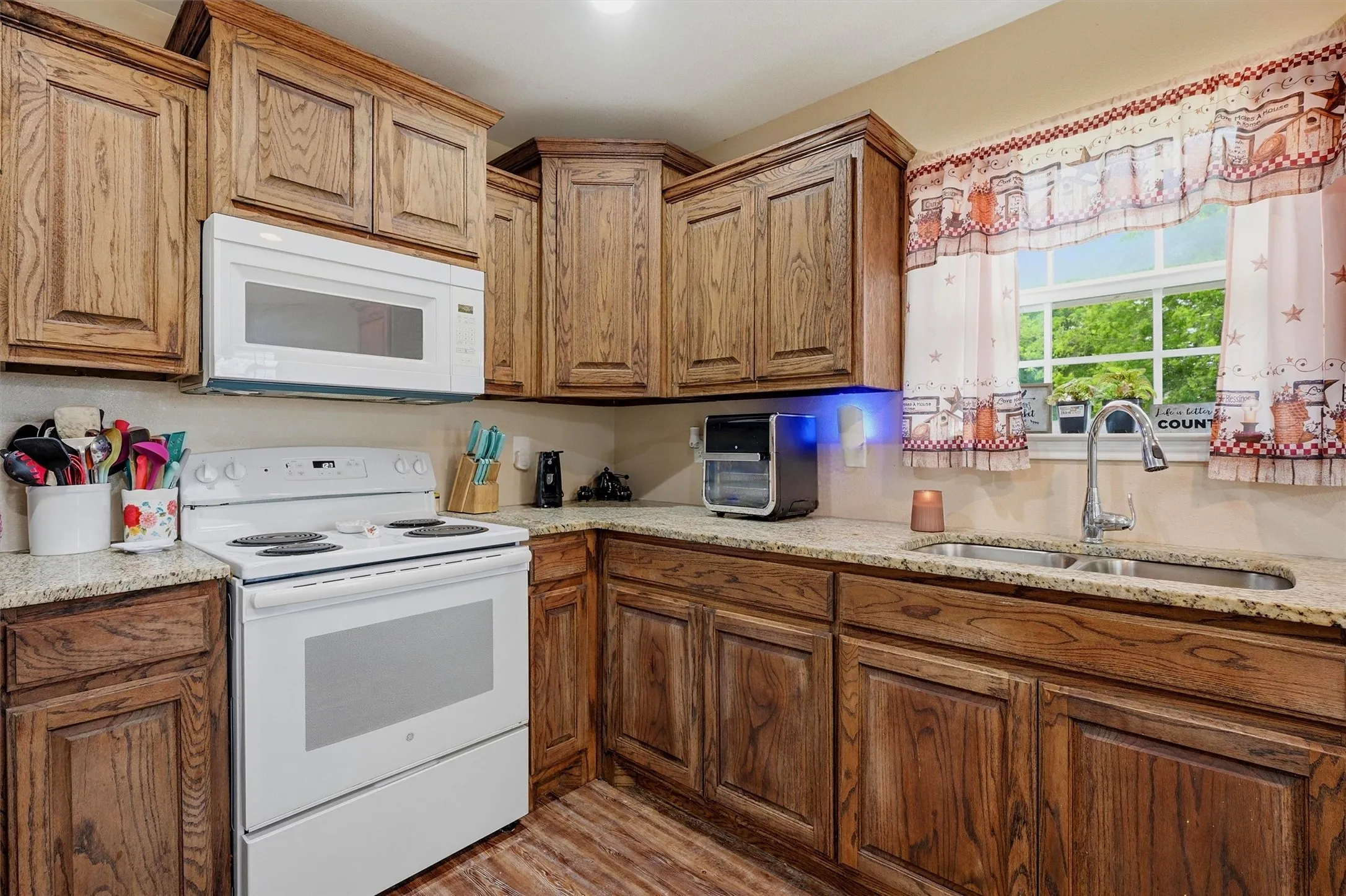 Single Family Residence For Sale in Grayson County , 508 Simpson Drive, Sherman, Texas 75092, 3 Bedroom, 2 Bathroom, 2 Garage spaces, 1,490 Sqft, built in 2019, mls#21255807, Real Estate Agent in Sherman, Homes For Sale in Grayson county, Homes For Sale in Sherman, Realtor in Sherman Texas, Real Estate Brokerage Independent Realty Texas, Luminita Cordes Realtor
