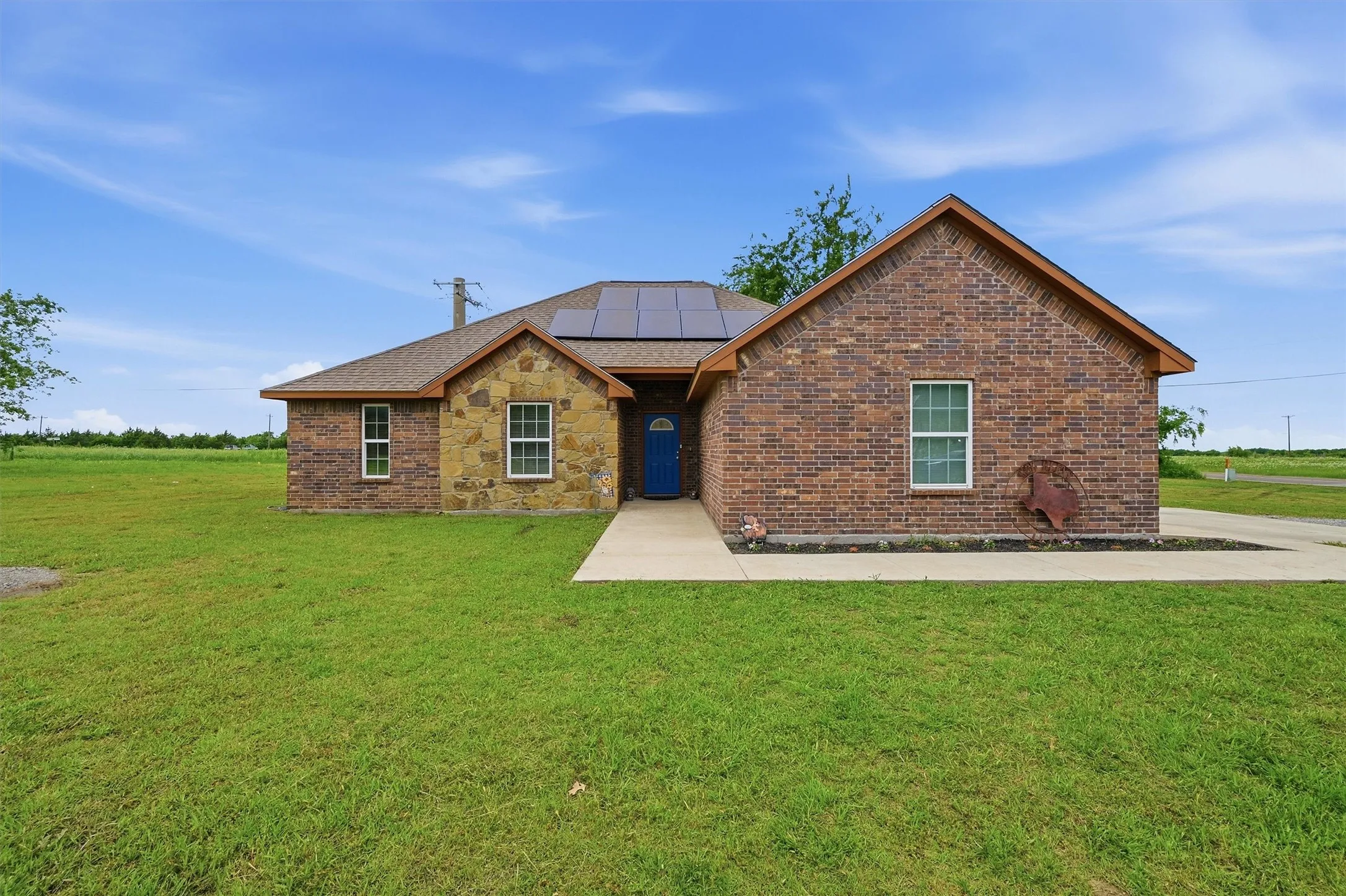 Single Family Residence For Sale in Grayson County , 508 Simpson Drive, Sherman, Texas 75092, 3 Bedroom, 2 Bathroom, 2 Garage spaces, 1,490 Sqft, built in 2019, mls#21255807, Real Estate Agent in Sherman, Homes For Sale in Grayson county, Homes For Sale in Sherman, Realtor in Sherman Texas, Real Estate Brokerage Independent Realty Texas, Luminita Cordes Realtor