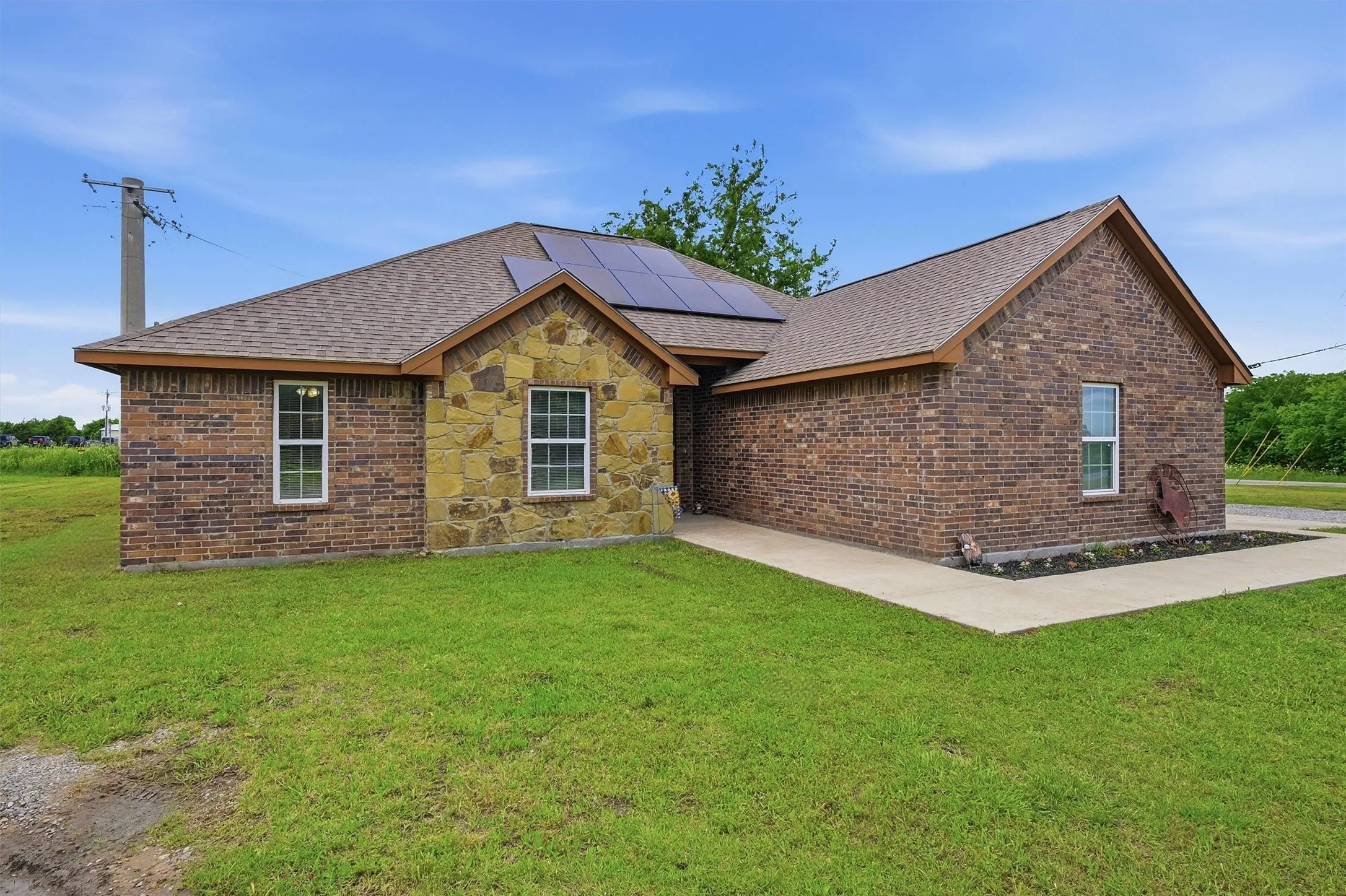 Single Family Residence For Sale in Grayson County , 508 Simpson Drive, Sherman, Texas 75092, 3 Bedroom, 2 Bathroom, 2 Garage spaces, 1,490 Sqft, built in 2019, mls#21255807, Real Estate Agent in Sherman, Homes For Sale in Grayson county, Homes For Sale in Sherman, Realtor in Sherman Texas, Real Estate Brokerage Independent Realty Texas, Luminita Cordes Realtor