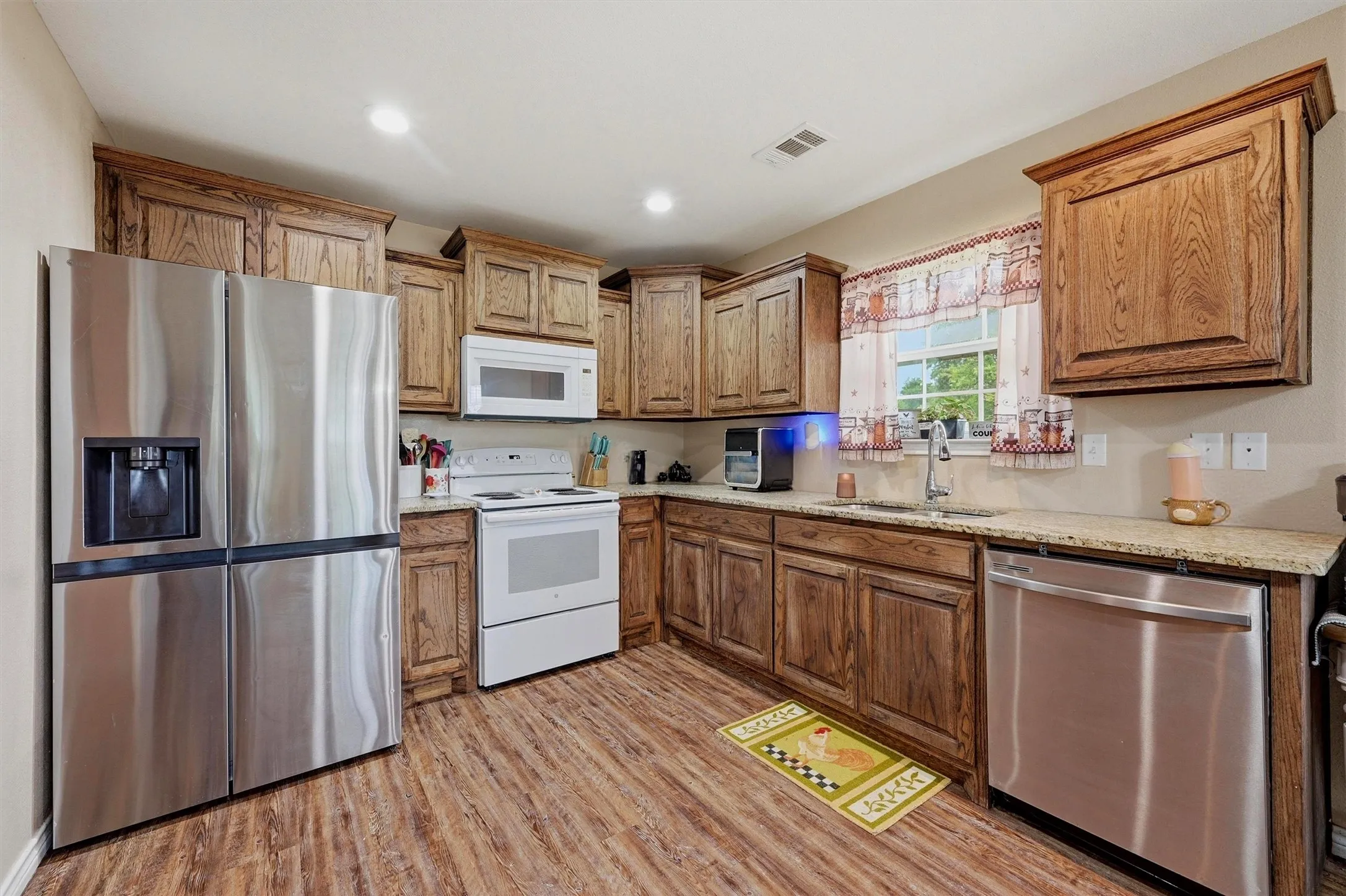 Single Family Residence For Sale in Grayson County , 508 Simpson Drive, Sherman, Texas 75092, 3 Bedroom, 2 Bathroom, 2 Garage spaces, 1,490 Sqft, built in 2019, mls#21255807, Real Estate Agent in Sherman, Homes For Sale in Grayson county, Homes For Sale in Sherman, Realtor in Sherman Texas, Real Estate Brokerage Independent Realty Texas, Luminita Cordes Realtor
