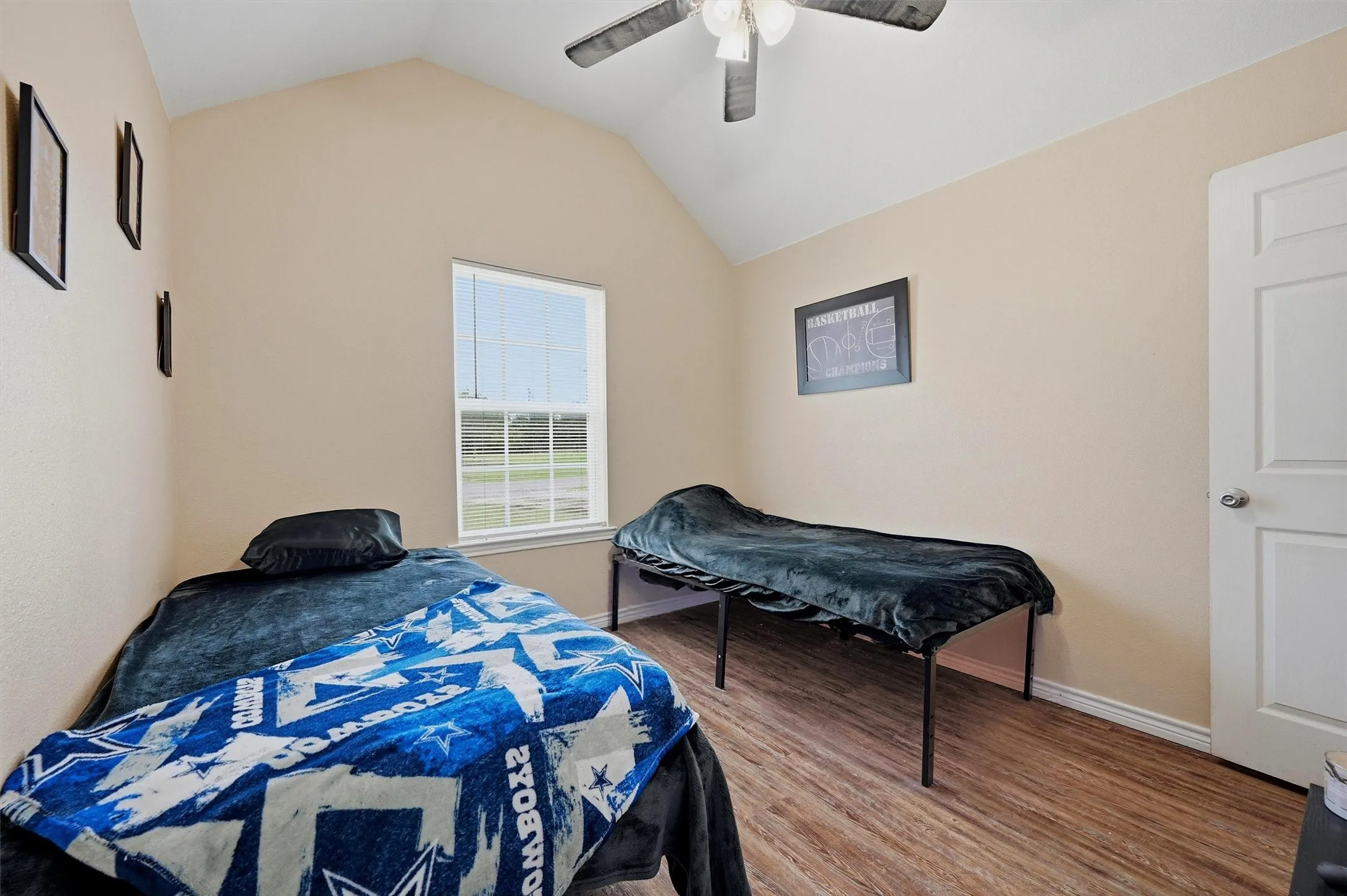 Single Family Residence For Sale in Grayson County , 508 Simpson Drive, Sherman, Texas 75092, 3 Bedroom, 2 Bathroom, 2 Garage spaces, 1,490 Sqft, built in 2019, mls#21255807, Real Estate Agent in Sherman, Homes For Sale in Grayson county, Homes For Sale in Sherman, Realtor in Sherman Texas, Real Estate Brokerage Independent Realty Texas, Luminita Cordes Realtor