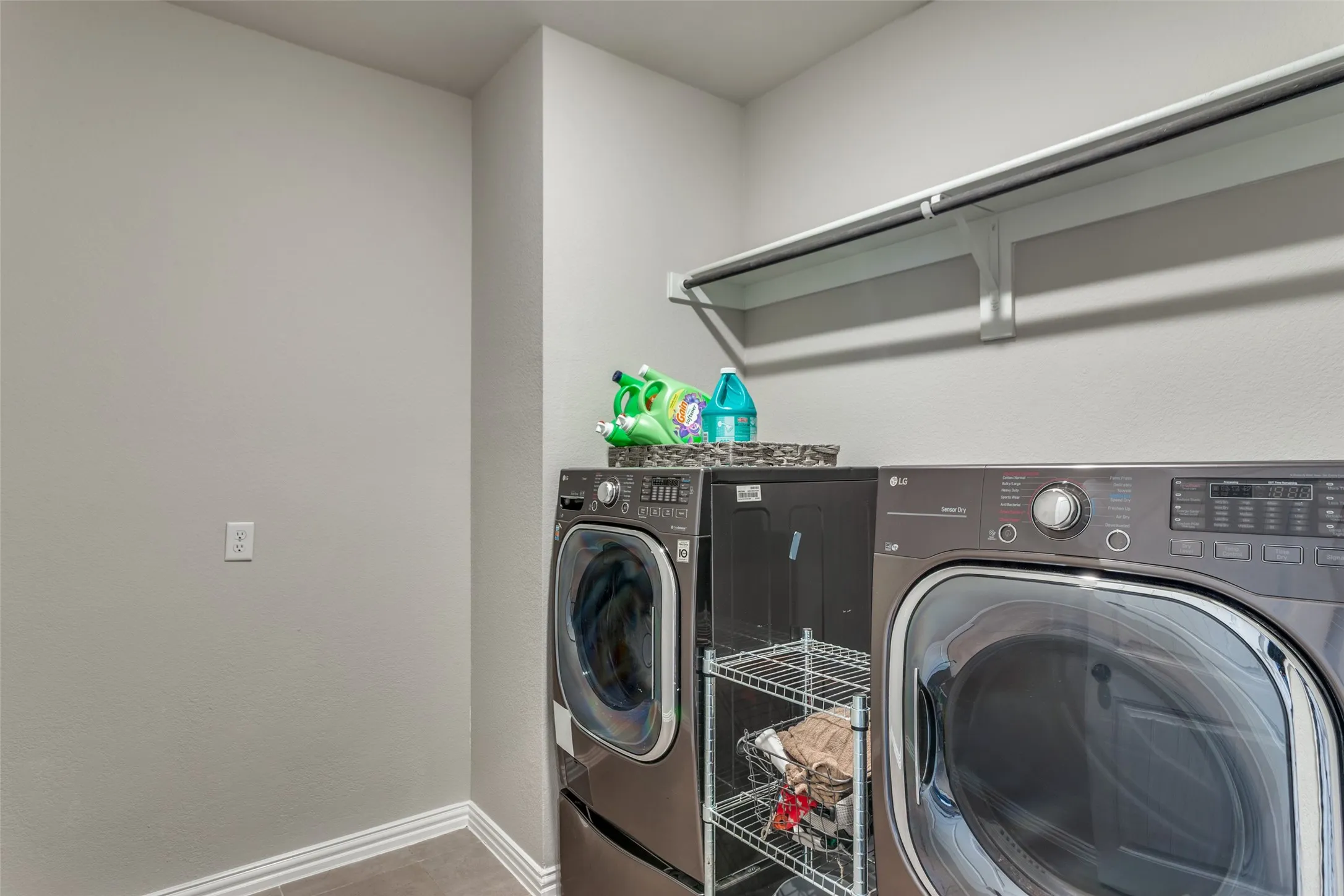Single Family Residence For Sale in Johnson County , 8624 Tucker Drive, Godley, Texas 76044, 4 Bedrooms, 3 Bathrooms, 3 Garage spaces, 2,669 Sqft, built in 2021, Price $565,000, mls#21243812, Real Estate Agent in Godley, Homes For Sale in Johnson county, Homes For Sale in Godley, Realtor in Godley Texas, Real Estate Brokerage Independent Realty Texas, Luminita Cordes Realtor