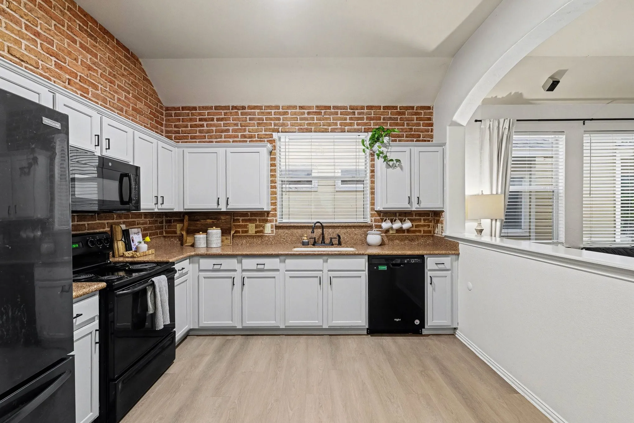 Single Family Residence For Sale in Denton County , 10013 Lexington Drive, Providence Village, Texas 76227, 3 Bedroom, 2 Bathroom, 2 Garage spaces, 1,320 Sqft, built in 2005, Preowned, mls#21255705, Real Estate Agent in Providence Village, Homes For Sale in Denton county, Homes For Sale in Providence Village, Realtor in Providence Village Texas, Real Estate Brokerage Independent Realty Texas, Luminita Cordes Realtor