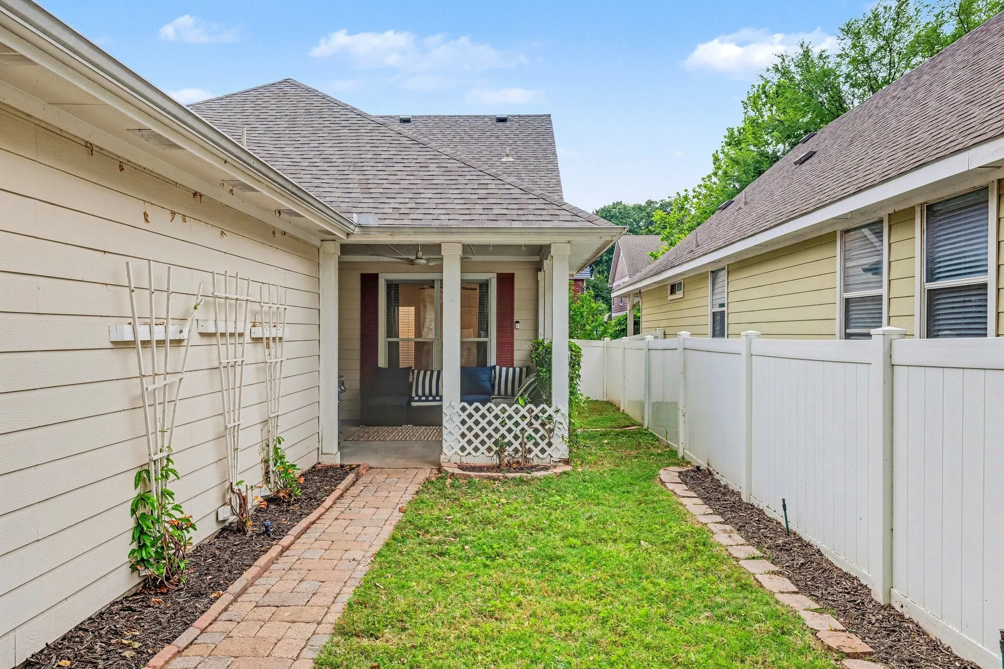 Single Family Residence For Sale in Denton County , 10013 Lexington Drive, Providence Village, Texas 76227, 3 Bedroom, 2 Bathroom, 2 Garage spaces, 1,320 Sqft, built in 2005, Preowned, mls#21255705, Real Estate Agent in Providence Village, Homes For Sale in Denton county, Homes For Sale in Providence Village, Realtor in Providence Village Texas, Real Estate Brokerage Independent Realty Texas, Luminita Cordes Realtor