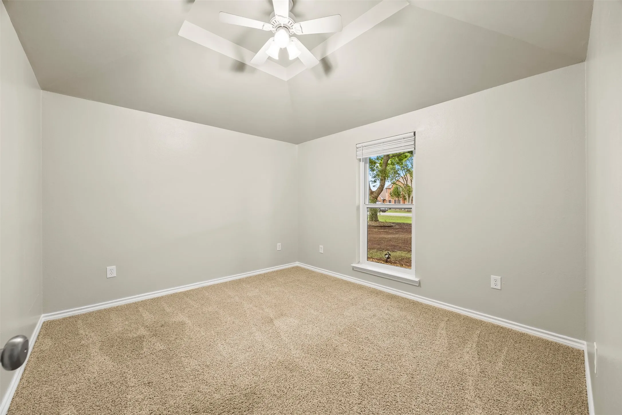 Single Family Residence For Sale in Ellis County , 909 Valley View Avenue, Red Oak, Texas 75154, 3 Bedroom, 2 Bathroom, 2 Garage spaces, 3,076 Sqft, built in 1986, mls#21256509, Real Estate Agent in Red Oak, Homes For Sale in Ellis county, Homes For Sale in Red Oak, Realtor in Red Oak Texas, Real Estate Brokerage Independent Realty Texas, Luminita Cordes Realtor