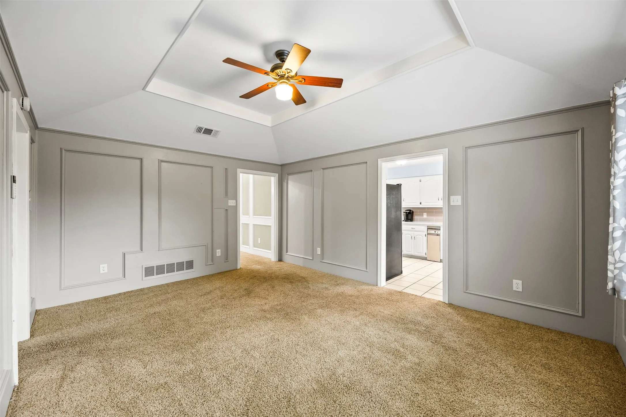 Single Family Residence For Sale in Ellis County , 909 Valley View Avenue, Red Oak, Texas 75154, 3 Bedroom, 2 Bathroom, 2 Garage spaces, 3,076 Sqft, built in 1986, mls#21256509, Real Estate Agent in Red Oak, Homes For Sale in Ellis county, Homes For Sale in Red Oak, Realtor in Red Oak Texas, Real Estate Brokerage Independent Realty Texas, Luminita Cordes Realtor