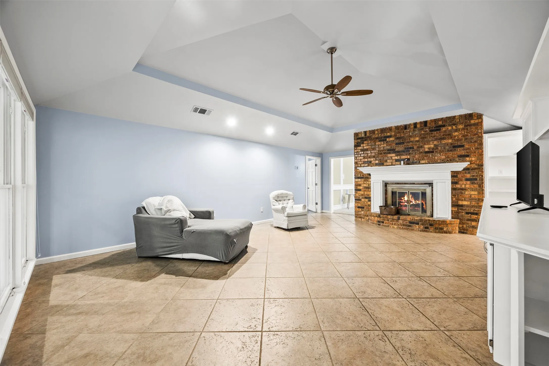 Single Family Residence For Sale in Ellis County , 909 Valley View Avenue, Red Oak, Texas 75154, 3 Bedroom, 2 Bathroom, 2 Garage spaces, 3,076 Sqft, built in 1986, mls#21256509, Real Estate Agent in Red Oak, Homes For Sale in Ellis county, Homes For Sale in Red Oak, Realtor in Red Oak Texas, Real Estate Brokerage Independent Realty Texas, Luminita Cordes Realtor