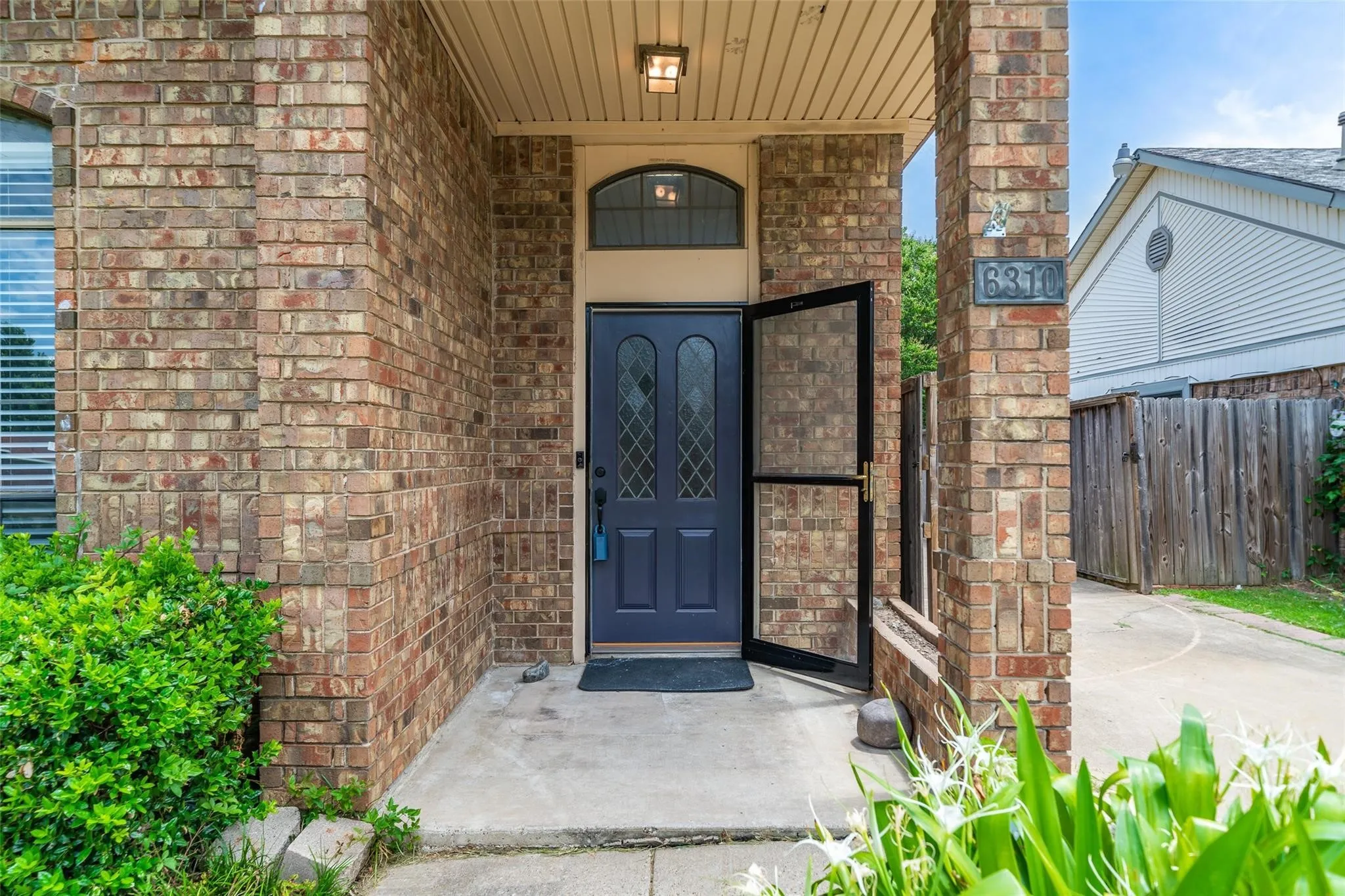 Single Family Residence For Rent in Dallas County , 6310 Azalea Drive, Rowlett, Texas 75089, 3 Bedroom, 2 Bathroom, 2 Garage spaces, 1,733 Sqft, built in 1985, mls#21256511, Real Estate Agent in Rowlett, Homes For Rent in Dallas county, Homes For Rent in Rowlett, Realtor in Rowlett Texas, Real Estate Brokerage Independent Realty Texas, Luminita Cordes Realtor