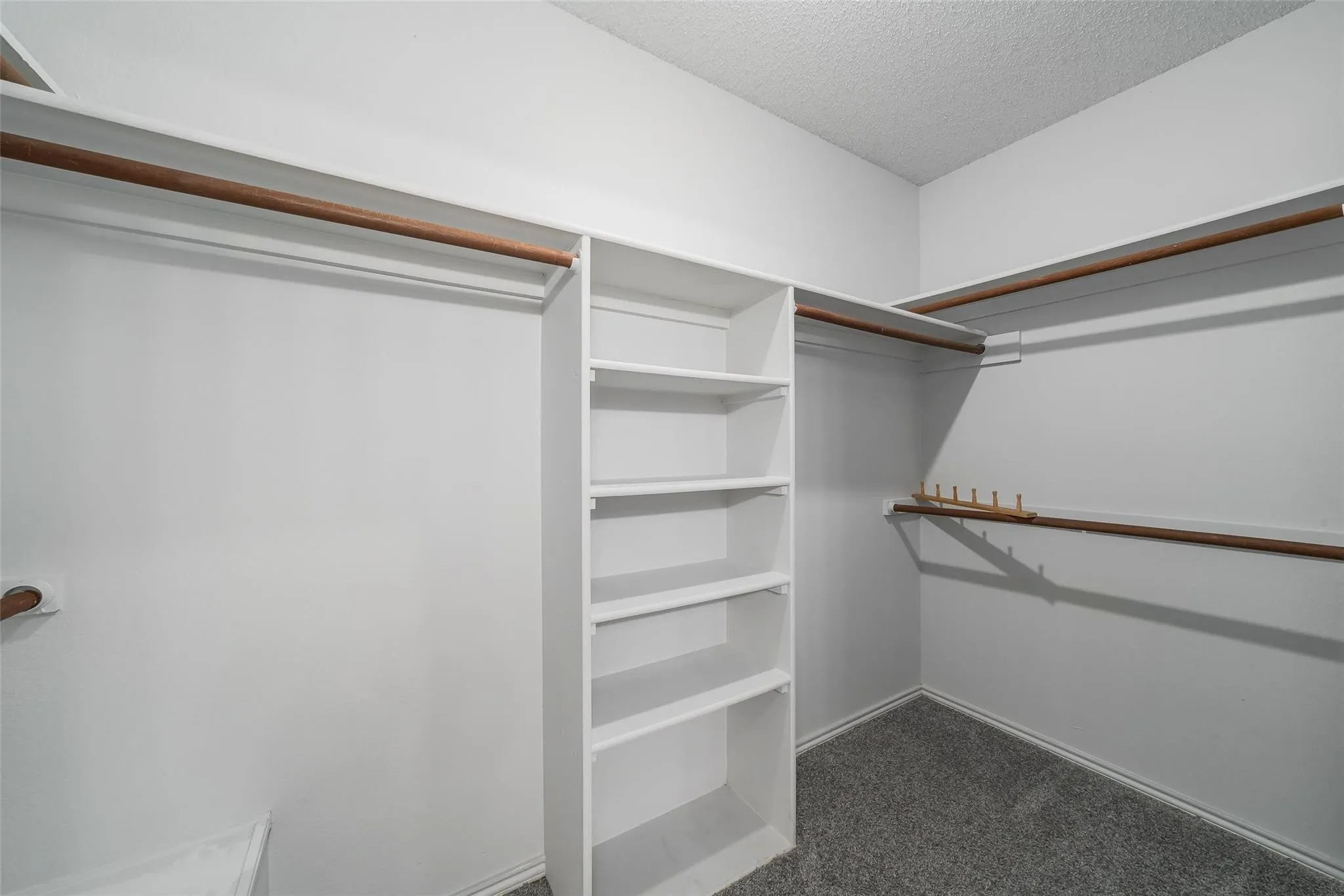 Single Family Residence For Rent in Dallas County , 6310 Azalea Drive, Rowlett, Texas 75089, 3 Bedroom, 2 Bathroom, 2 Garage spaces, 1,733 Sqft, built in 1985, mls#21256511, Real Estate Agent in Rowlett, Homes For Rent in Dallas county, Homes For Rent in Rowlett, Realtor in Rowlett Texas, Real Estate Brokerage Independent Realty Texas, Luminita Cordes Realtor