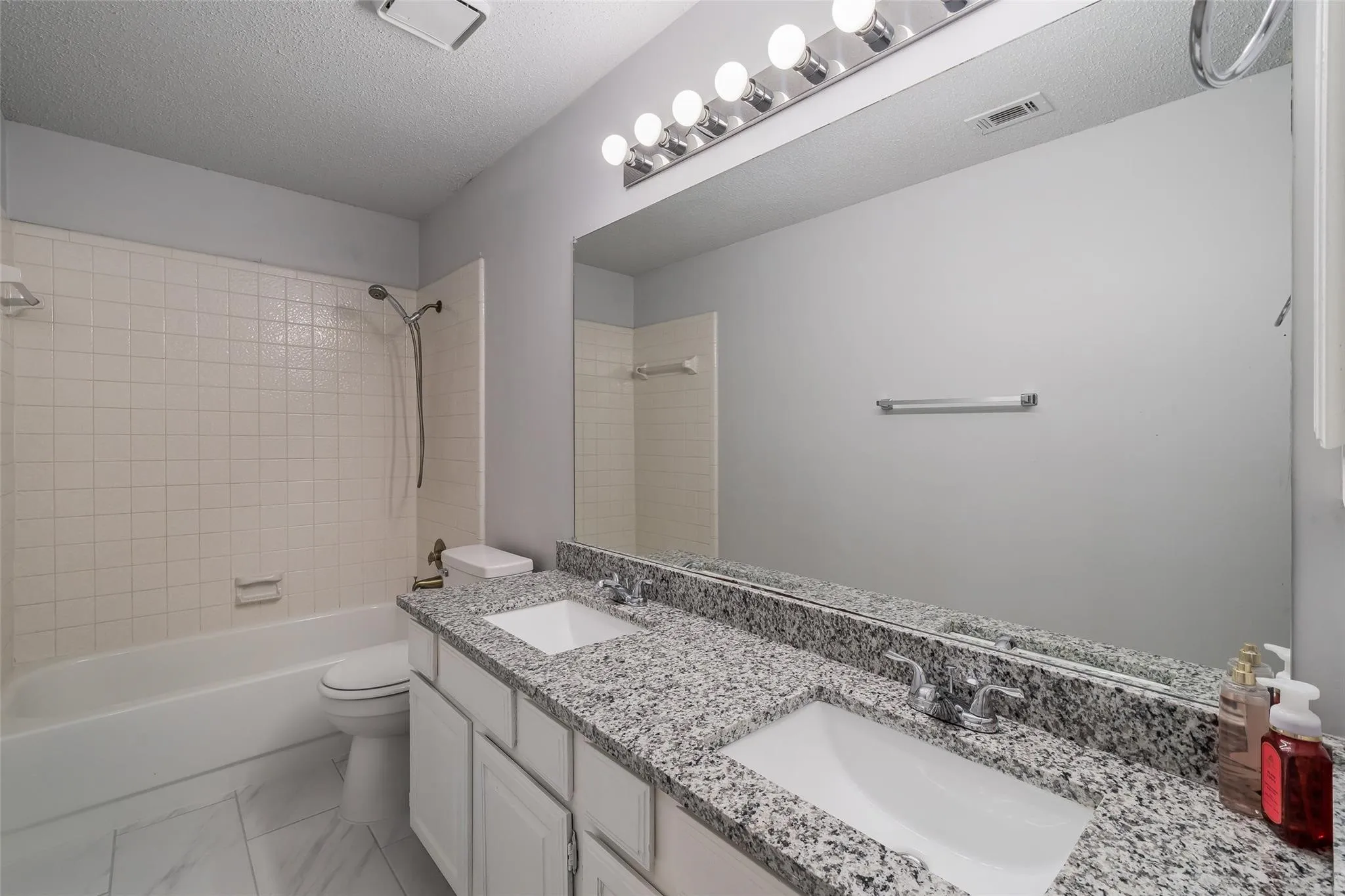 Single Family Residence For Rent in Dallas County , 6310 Azalea Drive, Rowlett, Texas 75089, 3 Bedroom, 2 Bathroom, 2 Garage spaces, 1,733 Sqft, built in 1985, mls#21256511, Real Estate Agent in Rowlett, Homes For Rent in Dallas county, Homes For Rent in Rowlett, Realtor in Rowlett Texas, Real Estate Brokerage Independent Realty Texas, Luminita Cordes Realtor