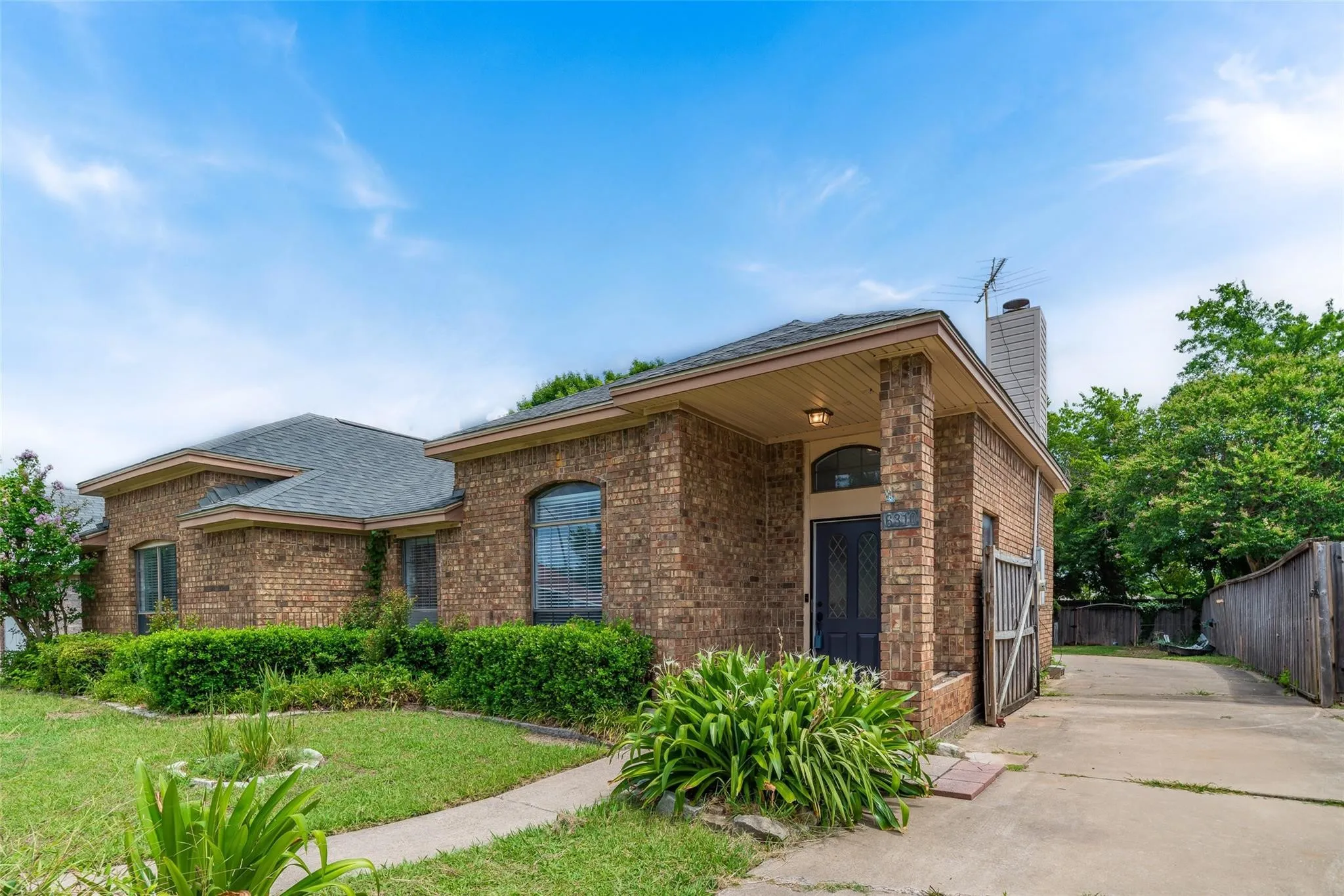 Single Family Residence For Rent in Dallas County , 6310 Azalea Drive, Rowlett, Texas 75089, 3 Bedroom, 2 Bathroom, 2 Garage spaces, 1,733 Sqft, built in 1985, mls#21256511, Real Estate Agent in Rowlett, Homes For Rent in Dallas county, Homes For Rent in Rowlett, Realtor in Rowlett Texas, Real Estate Brokerage Independent Realty Texas, Luminita Cordes Realtor