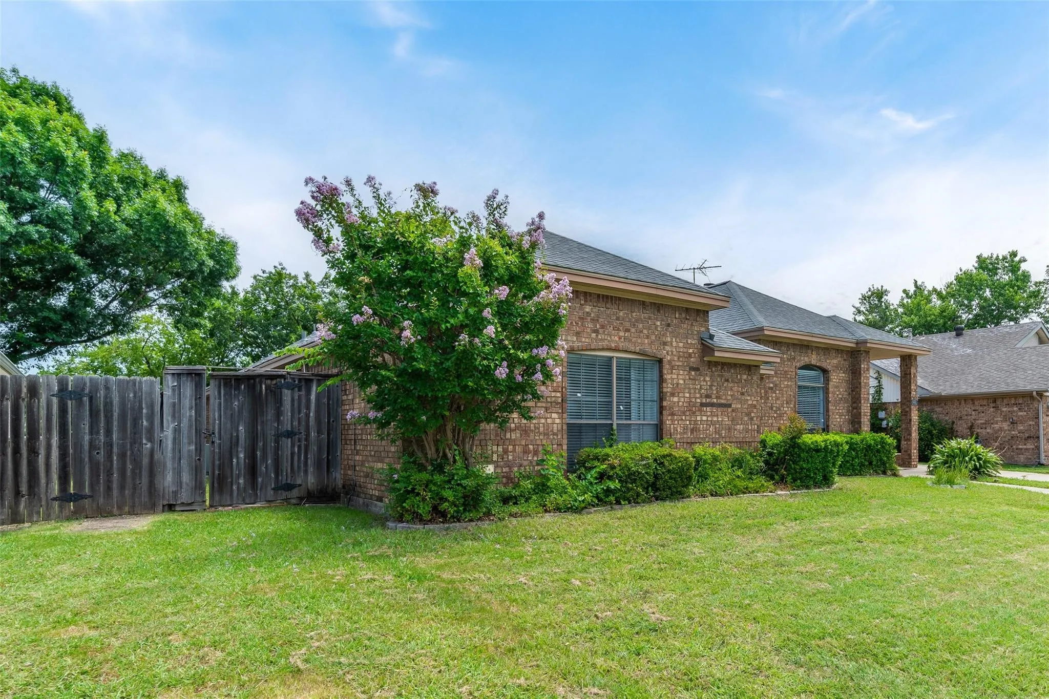 Single Family Residence For Rent in Dallas County , 6310 Azalea Drive, Rowlett, Texas 75089, 3 Bedroom, 2 Bathroom, 2 Garage spaces, 1,733 Sqft, built in 1985, mls#21256511, Real Estate Agent in Rowlett, Homes For Rent in Dallas county, Homes For Rent in Rowlett, Realtor in Rowlett Texas, Real Estate Brokerage Independent Realty Texas, Luminita Cordes Realtor