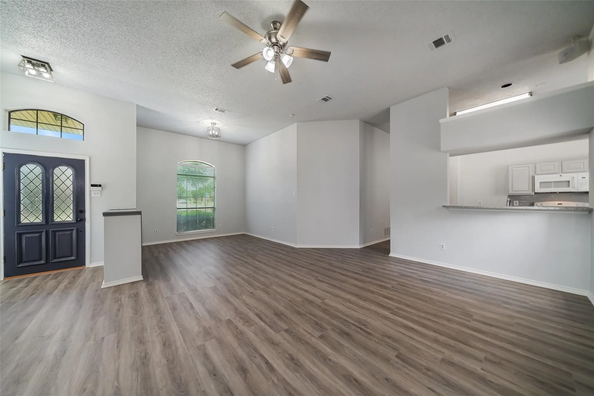 Single Family Residence For Rent in Dallas County , 6310 Azalea Drive, Rowlett, Texas 75089, 3 Bedroom, 2 Bathroom, 2 Garage spaces, 1,733 Sqft, built in 1985, mls#21256511, Real Estate Agent in Rowlett, Homes For Rent in Dallas county, Homes For Rent in Rowlett, Realtor in Rowlett Texas, Real Estate Brokerage Independent Realty Texas, Luminita Cordes Realtor