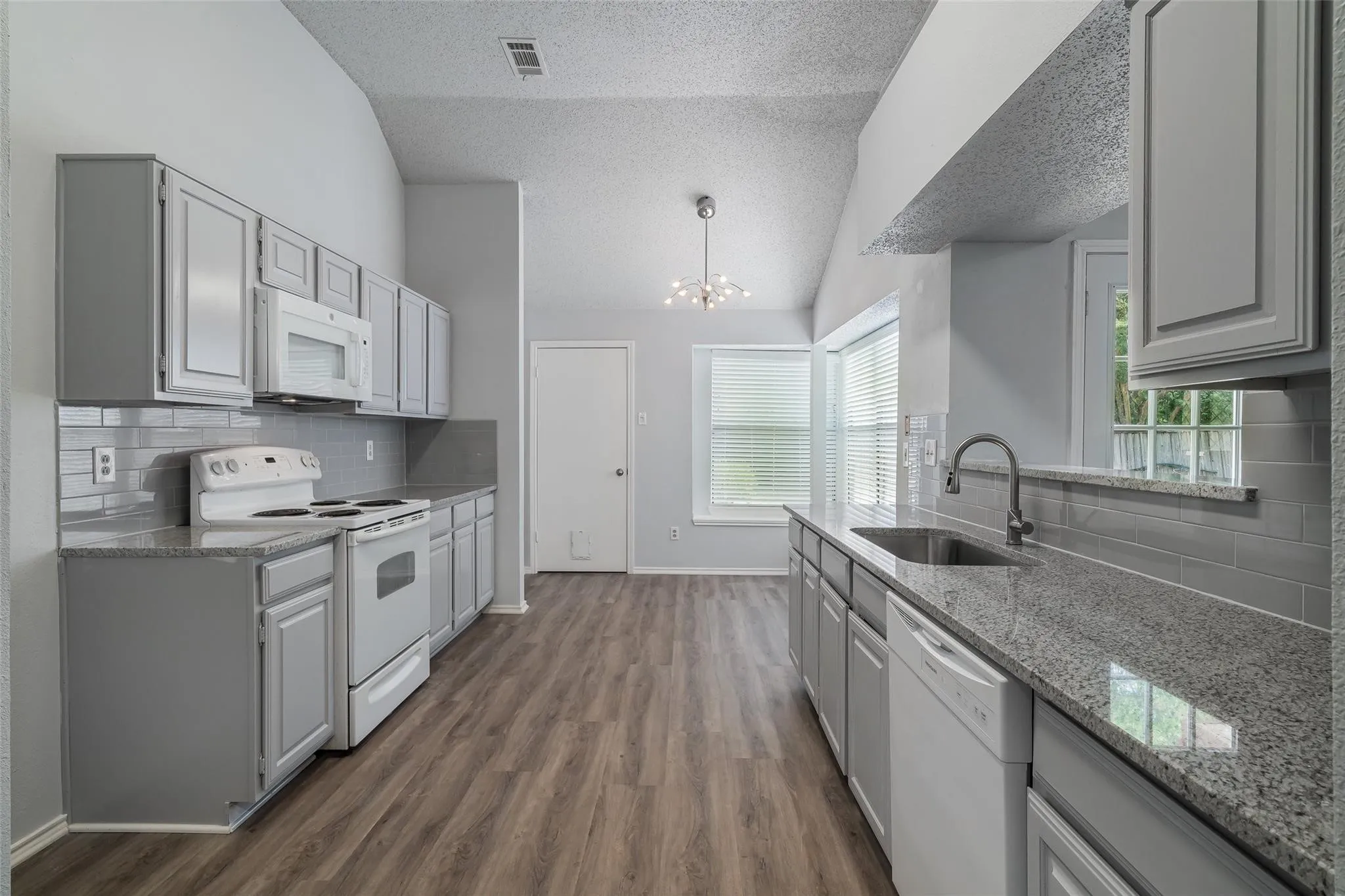 Single Family Residence For Rent in Dallas County , 6310 Azalea Drive, Rowlett, Texas 75089, 3 Bedroom, 2 Bathroom, 2 Garage spaces, 1,733 Sqft, built in 1985, mls#21256511, Real Estate Agent in Rowlett, Homes For Rent in Dallas county, Homes For Rent in Rowlett, Realtor in Rowlett Texas, Real Estate Brokerage Independent Realty Texas, Luminita Cordes Realtor