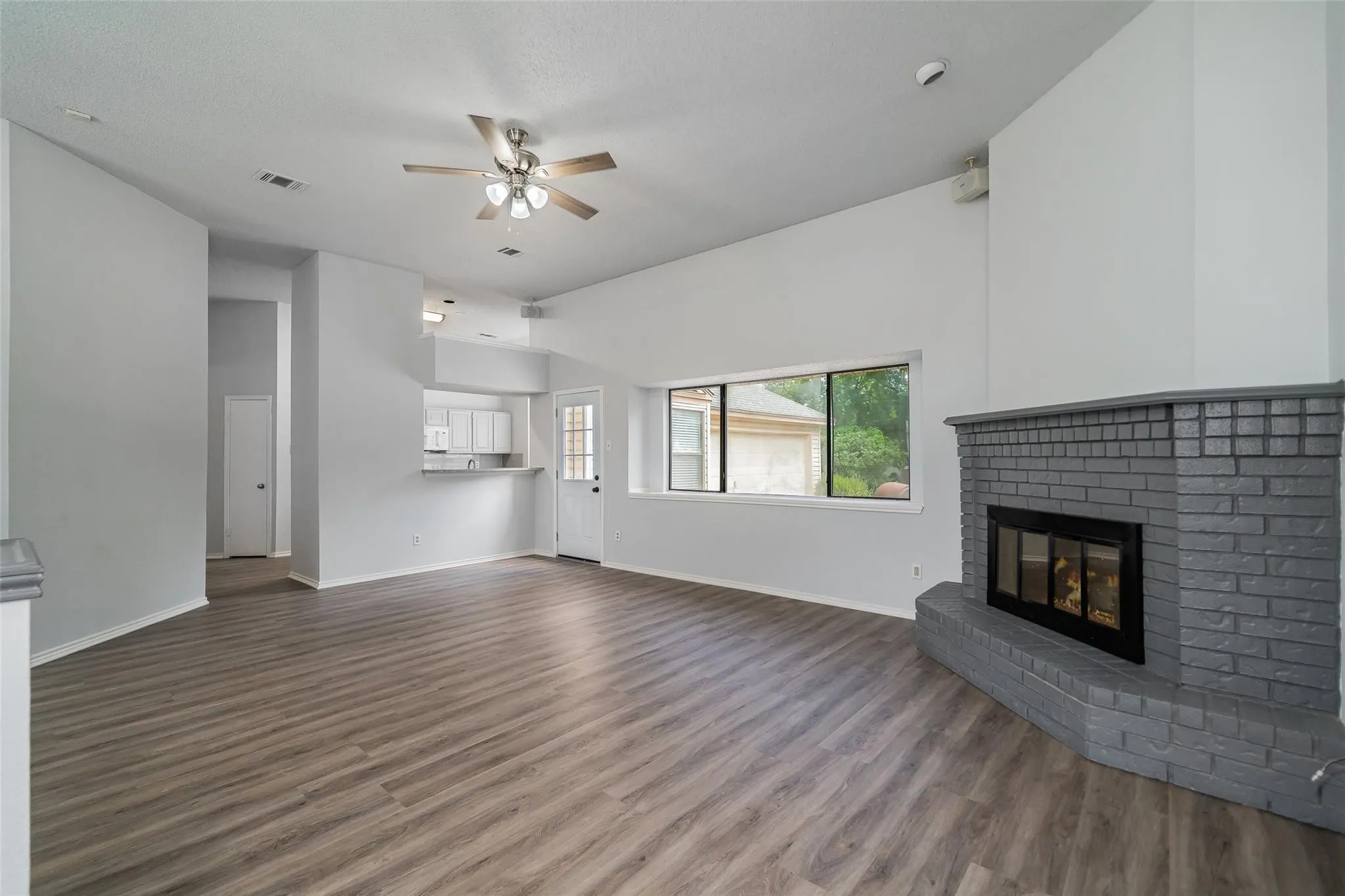 Single Family Residence For Rent in Dallas County , 6310 Azalea Drive, Rowlett, Texas 75089, 3 Bedroom, 2 Bathroom, 2 Garage spaces, 1,733 Sqft, built in 1985, mls#21256511, Real Estate Agent in Rowlett, Homes For Rent in Dallas county, Homes For Rent in Rowlett, Realtor in Rowlett Texas, Real Estate Brokerage Independent Realty Texas, Luminita Cordes Realtor