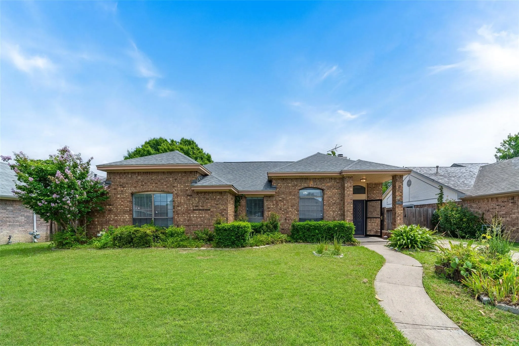 Single Family Residence For Rent in Dallas County , 6310 Azalea Drive, Rowlett, Texas 75089, 3 Bedroom, 2 Bathroom, 2 Garage spaces, 1,733 Sqft, built in 1985, mls#21256511, Real Estate Agent in Rowlett, Homes For Rent in Dallas county, Homes For Rent in Rowlett, Realtor in Rowlett Texas, Real Estate Brokerage Independent Realty Texas, Luminita Cordes Realtor