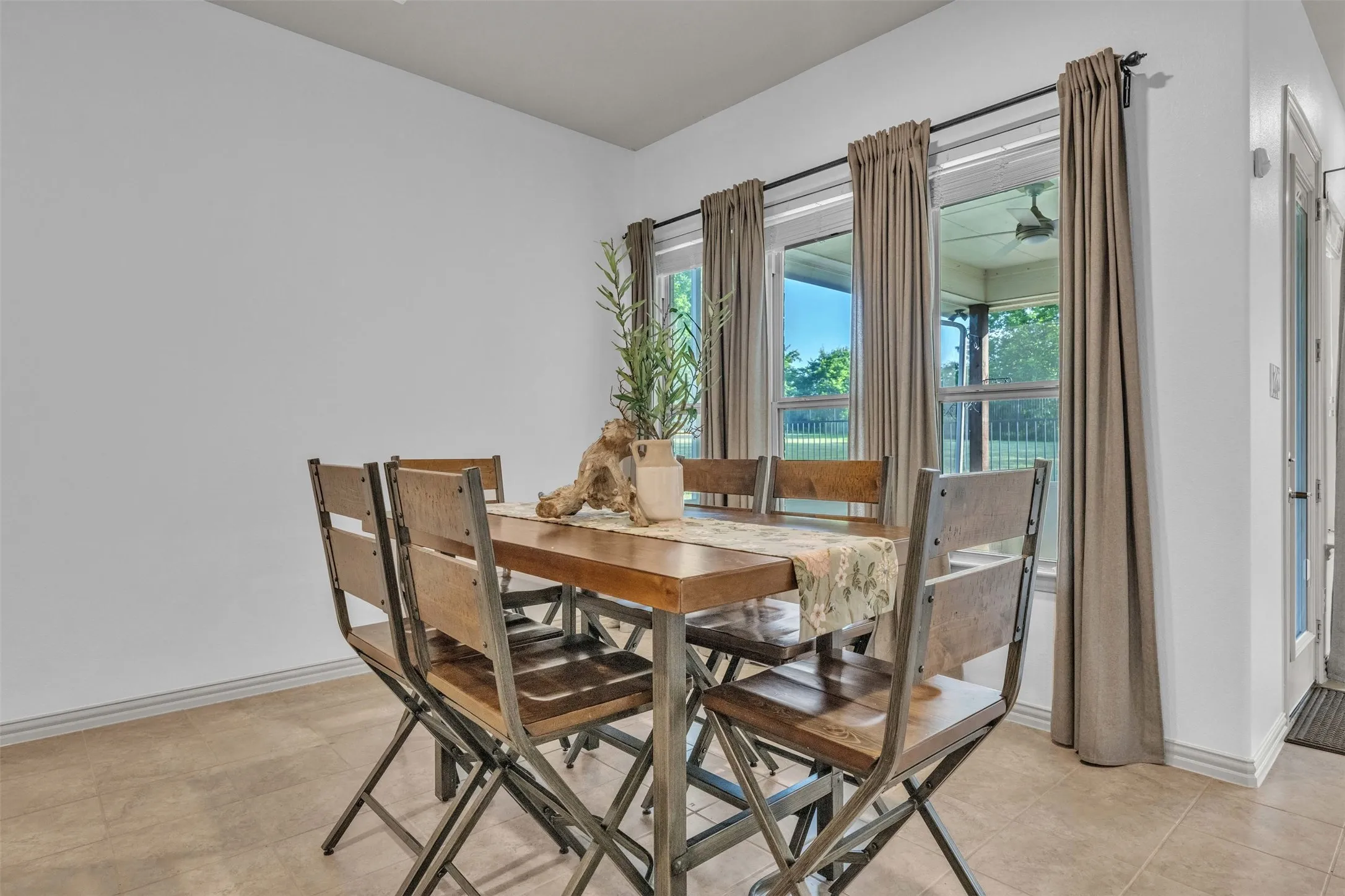 Single Family Residence For Sale in Tarrant County , 2801 Vista Azul Place 2801, Mansfield, Texas 76063, 2 Bedroom, 2 Bathroom, 2 Garage spaces, 2,614 Sqft, built in 2017, mls#21256486, Real Estate Agent in Mansfield, Homes For Sale in Tarrant county, Homes For Sale in Mansfield, Realtor in Mansfield Texas, Real Estate Brokerage Independent Realty Texas, Luminita Cordes Realtor