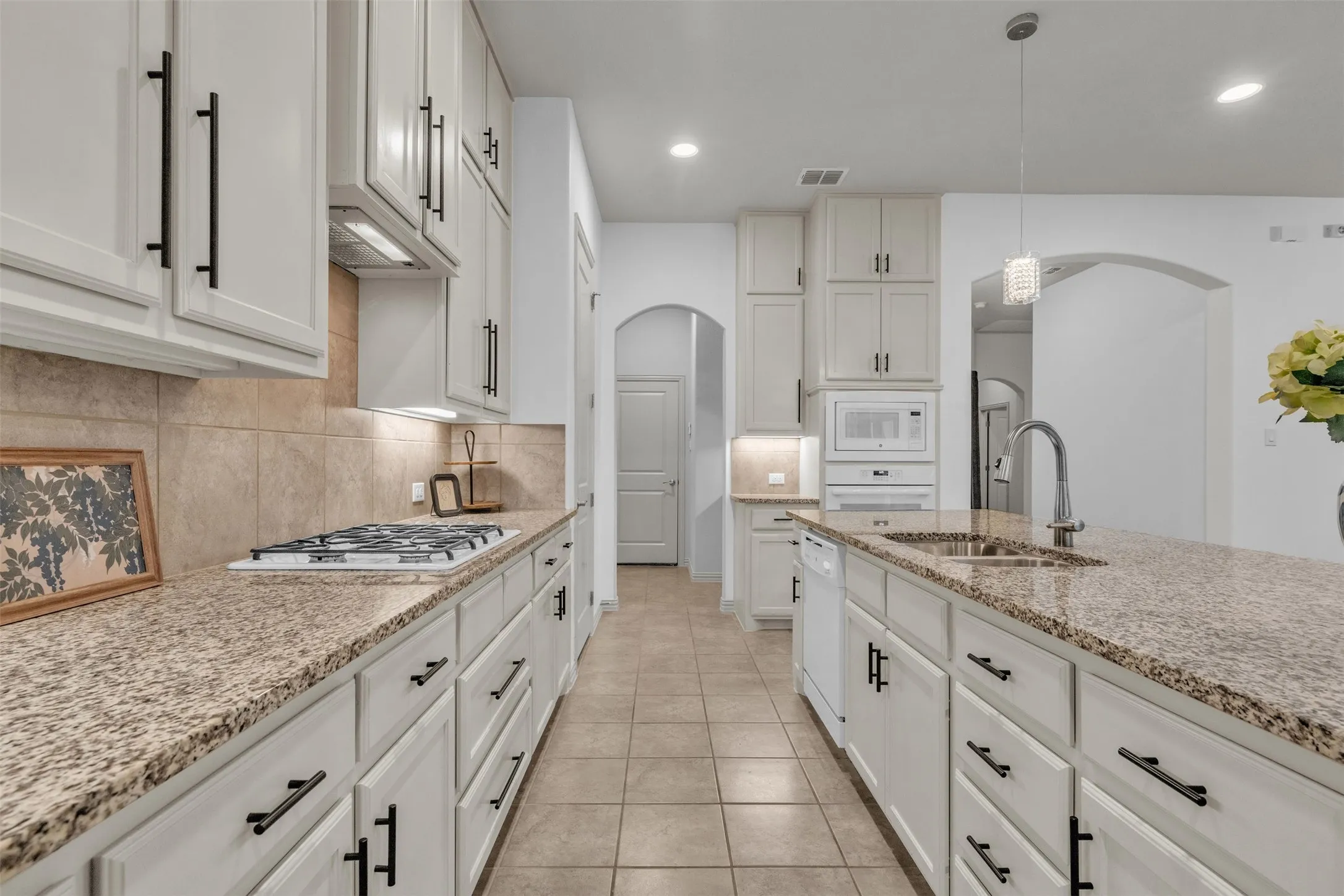 Single Family Residence For Sale in Tarrant County , 2801 Vista Azul Place 2801, Mansfield, Texas 76063, 2 Bedroom, 2 Bathroom, 2 Garage spaces, 2,614 Sqft, built in 2017, mls#21256486, Real Estate Agent in Mansfield, Homes For Sale in Tarrant county, Homes For Sale in Mansfield, Realtor in Mansfield Texas, Real Estate Brokerage Independent Realty Texas, Luminita Cordes Realtor