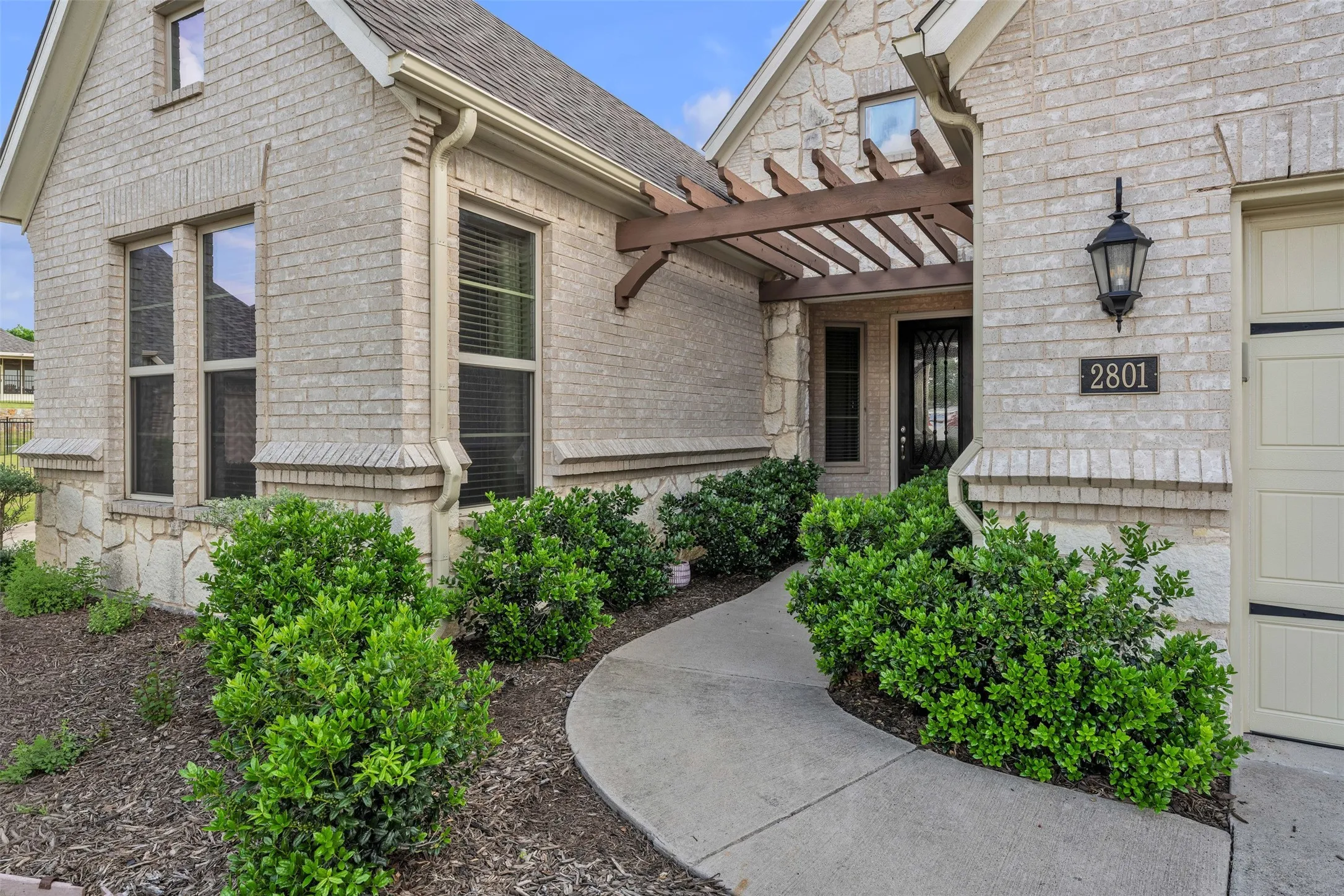 Single Family Residence For Sale in Tarrant County , 2801 Vista Azul Place 2801, Mansfield, Texas 76063, 2 Bedroom, 2 Bathroom, 2 Garage spaces, 2,614 Sqft, built in 2017, mls#21256486, Real Estate Agent in Mansfield, Homes For Sale in Tarrant county, Homes For Sale in Mansfield, Realtor in Mansfield Texas, Real Estate Brokerage Independent Realty Texas, Luminita Cordes Realtor