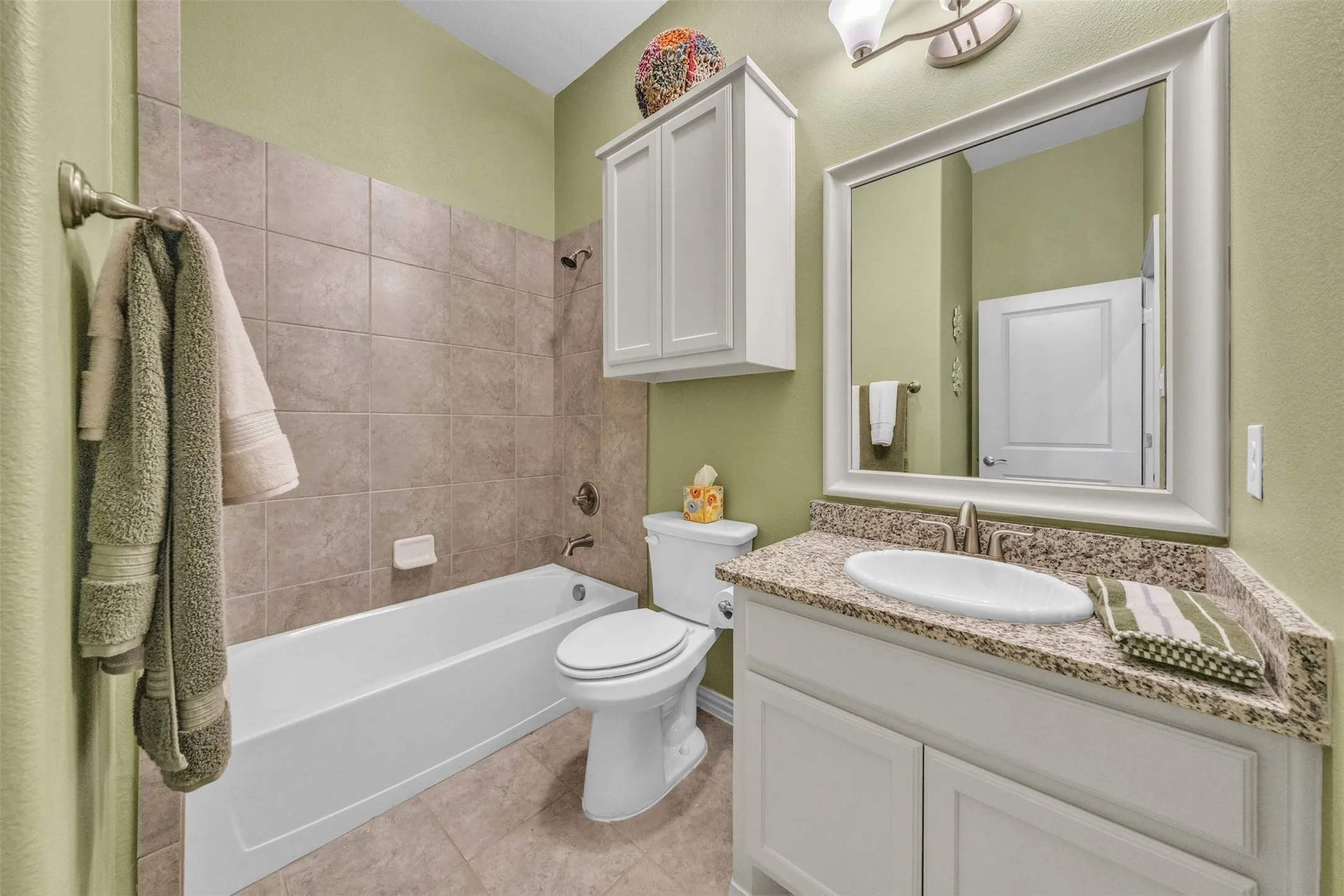 Single Family Residence For Sale in Tarrant County , 2801 Vista Azul Place 2801, Mansfield, Texas 76063, 2 Bedroom, 2 Bathroom, 2 Garage spaces, 2,614 Sqft, built in 2017, mls#21256486, Real Estate Agent in Mansfield, Homes For Sale in Tarrant county, Homes For Sale in Mansfield, Realtor in Mansfield Texas, Real Estate Brokerage Independent Realty Texas, Luminita Cordes Realtor