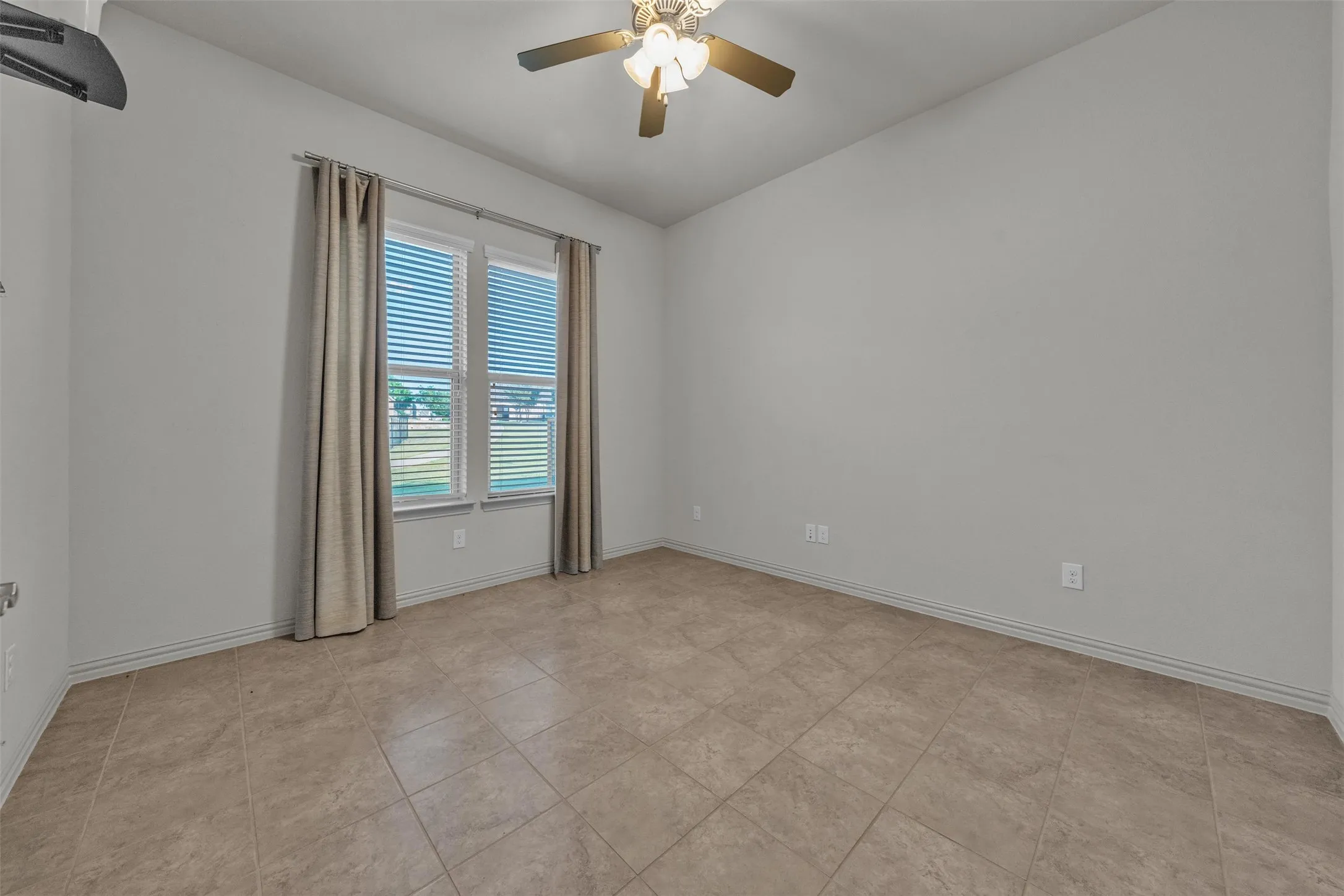 Single Family Residence For Sale in Tarrant County , 2801 Vista Azul Place 2801, Mansfield, Texas 76063, 2 Bedroom, 2 Bathroom, 2 Garage spaces, 2,614 Sqft, built in 2017, mls#21256486, Real Estate Agent in Mansfield, Homes For Sale in Tarrant county, Homes For Sale in Mansfield, Realtor in Mansfield Texas, Real Estate Brokerage Independent Realty Texas, Luminita Cordes Realtor