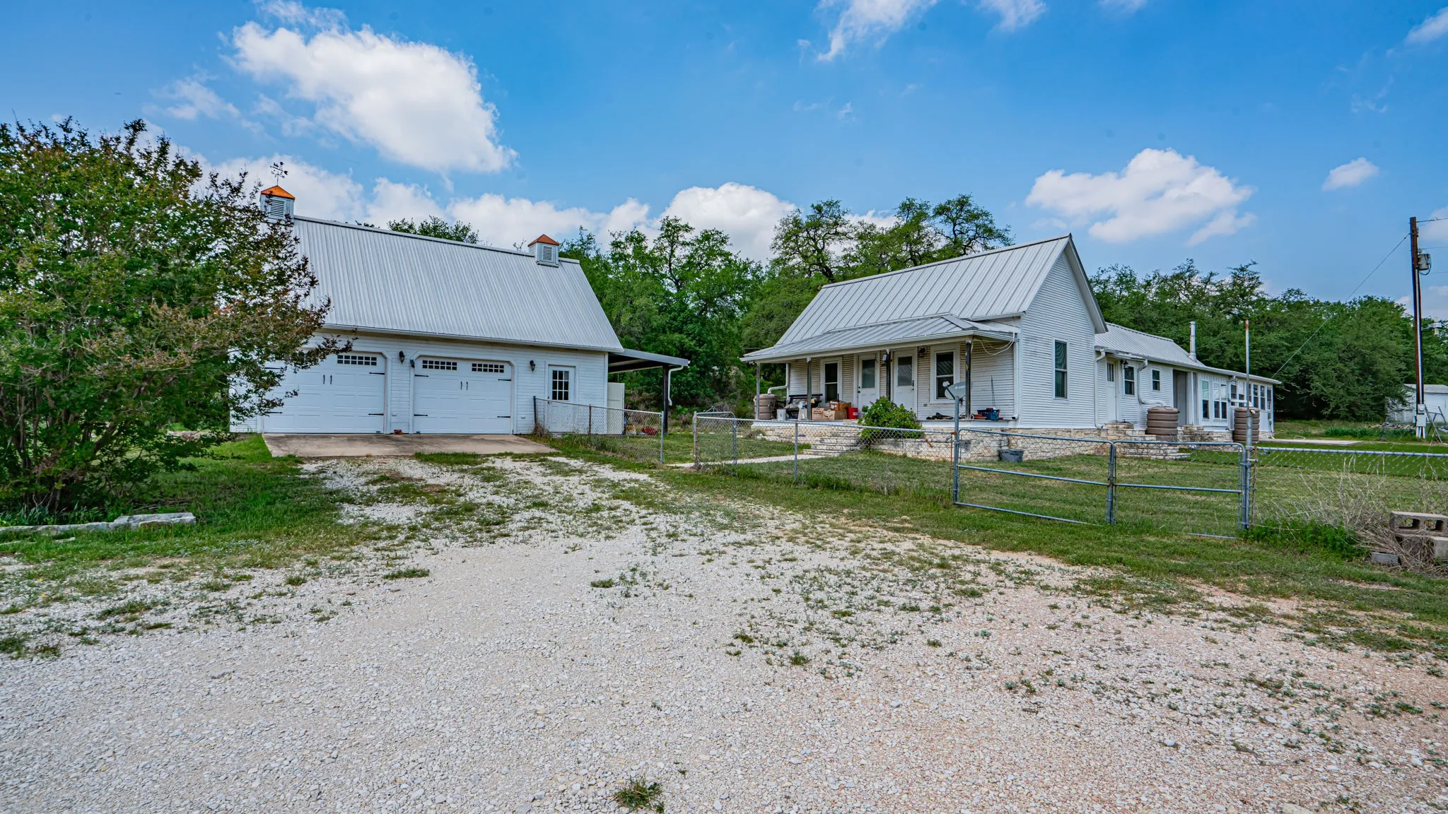 Farm For Sale in Hood County , 9200 Mitchell Bend Court, Granbury, Texas 76048, 3 Bedrooms, 2 Bathrooms, 4 Garage spaces, 1,900 Sqft, built in 1890, Preowned, Price $2,000,000, mls#21255109, Real Estate Agent in Granbury, Homes For Sale in Hood county, Homes For Sale in Granbury, Realtor in Granbury Texas, Real Estate Brokerage Independent Realty Texas, Luminita Cordes Realtor