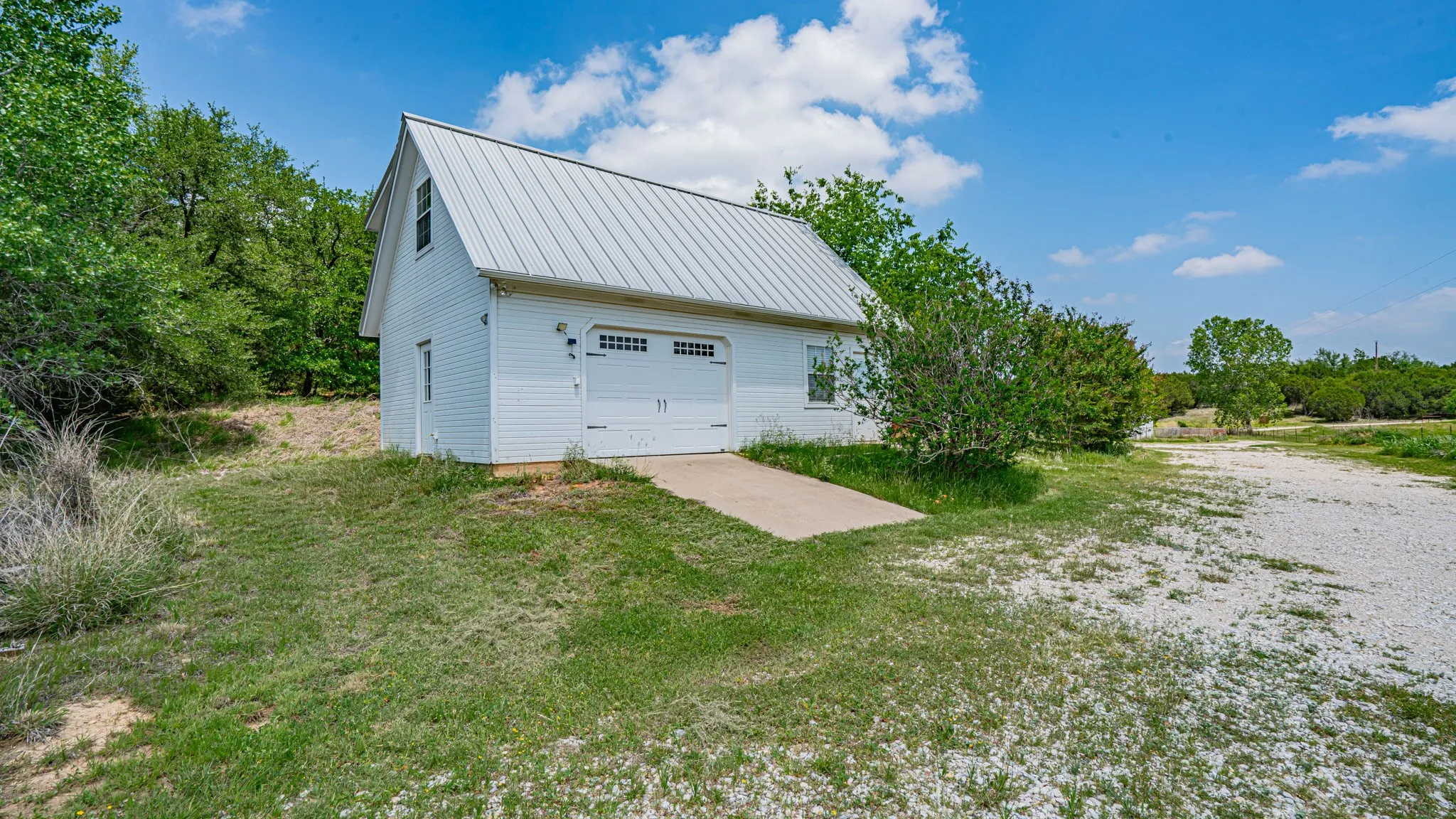 Farm For Sale in Hood County , 9200 Mitchell Bend Court, Granbury, Texas 76048, 3 Bedrooms, 2 Bathrooms, 4 Garage spaces, 1,900 Sqft, built in 1890, Preowned, Price $2,000,000, mls#21255109, Real Estate Agent in Granbury, Homes For Sale in Hood county, Homes For Sale in Granbury, Realtor in Granbury Texas, Real Estate Brokerage Independent Realty Texas, Luminita Cordes Realtor