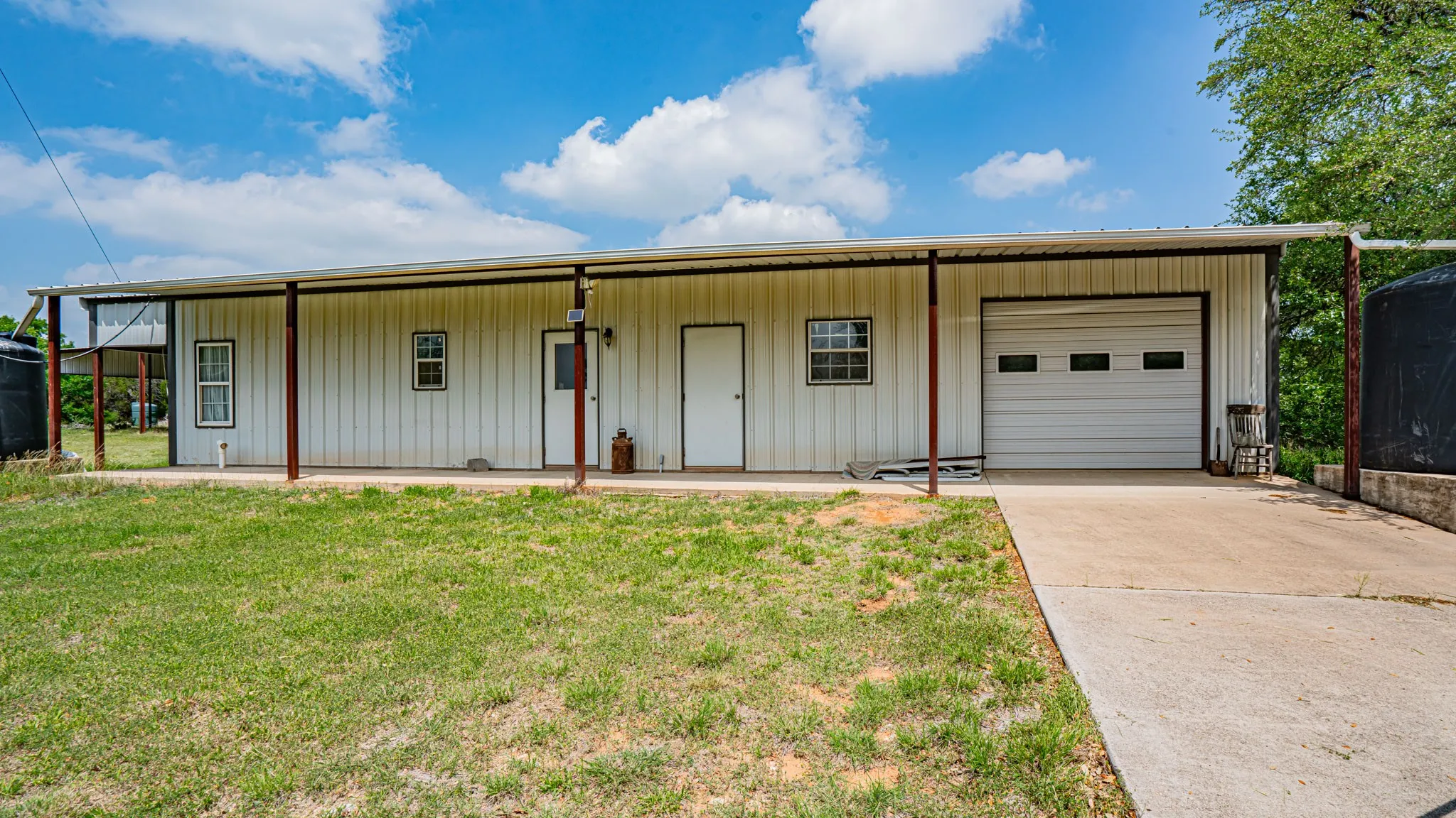 Farm For Sale in Hood County , 9200 Mitchell Bend Court, Granbury, Texas 76048, 3 Bedrooms, 2 Bathrooms, 4 Garage spaces, 1,900 Sqft, built in 1890, Preowned, Price $2,000,000, mls#21255109, Real Estate Agent in Granbury, Homes For Sale in Hood county, Homes For Sale in Granbury, Realtor in Granbury Texas, Real Estate Brokerage Independent Realty Texas, Luminita Cordes Realtor