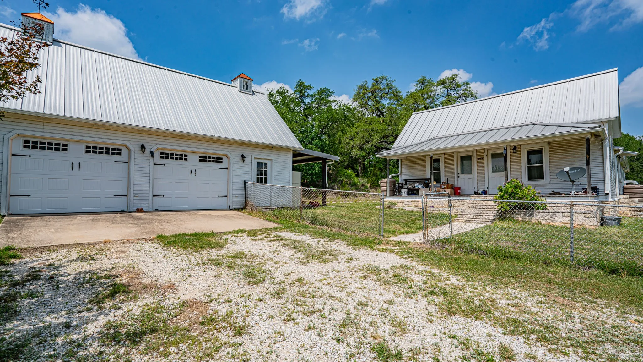 Farm For Sale in Hood County , 9200 Mitchell Bend Court, Granbury, Texas 76048, 3 Bedrooms, 2 Bathrooms, 4 Garage spaces, 1,900 Sqft, built in 1890, Preowned, Price $2,000,000, mls#21255109, Real Estate Agent in Granbury, Homes For Sale in Hood county, Homes For Sale in Granbury, Realtor in Granbury Texas, Real Estate Brokerage Independent Realty Texas, Luminita Cordes Realtor