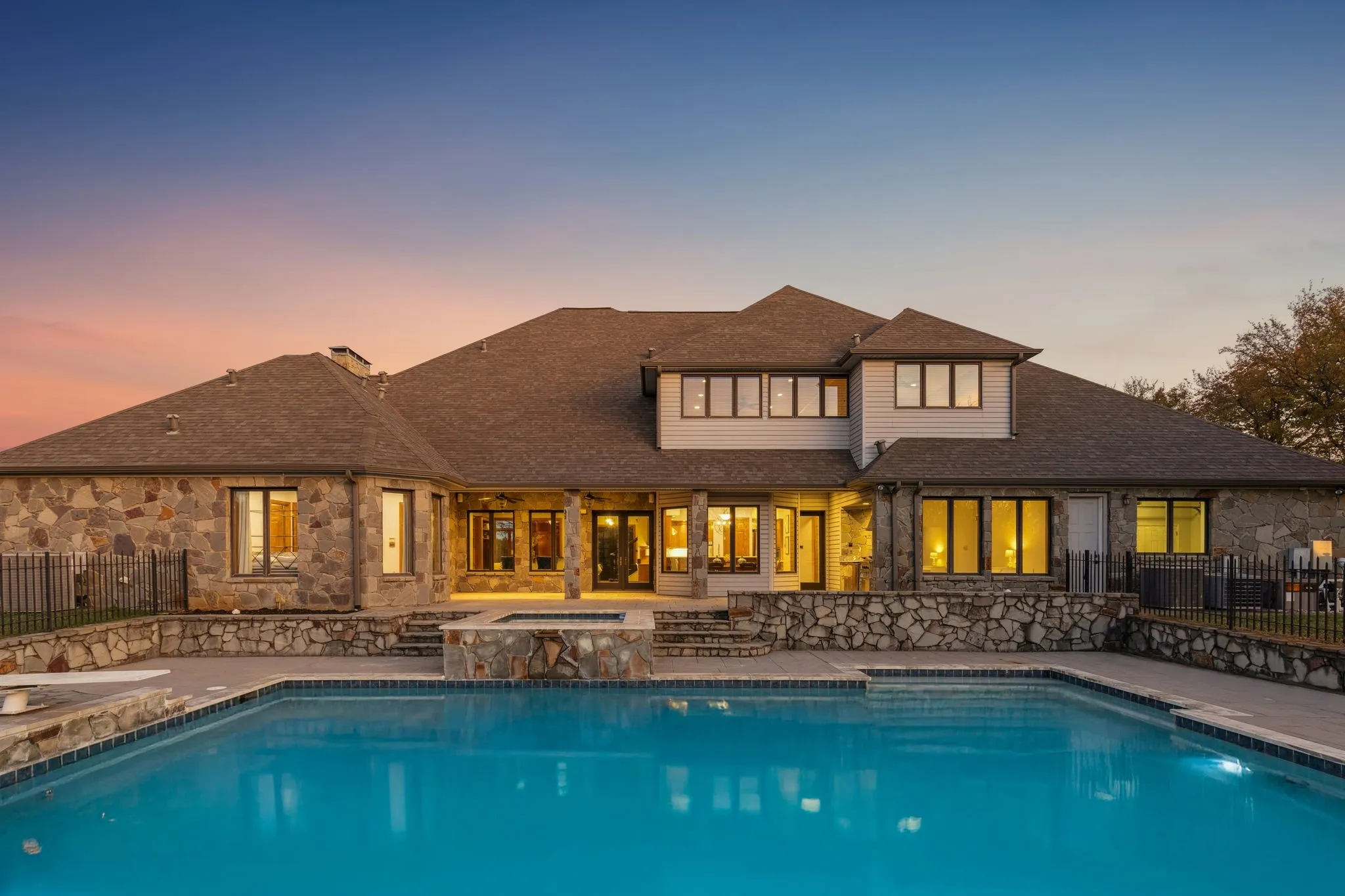 Single Family Residence For Sale in Grayson County , 362 Woodland Hills Drive, Sherman, Texas 75092, 5 Bedroom, 6 Bathroom, 3 Garage spaces, 5,711 Sqft, built in 1996, mls#21256487, Real Estate Agent in Sherman, Homes For Sale in Grayson county, Homes For Sale in Sherman, Realtor in Sherman Texas, Real Estate Brokerage Independent Realty Texas, Luminita Cordes Realtor
