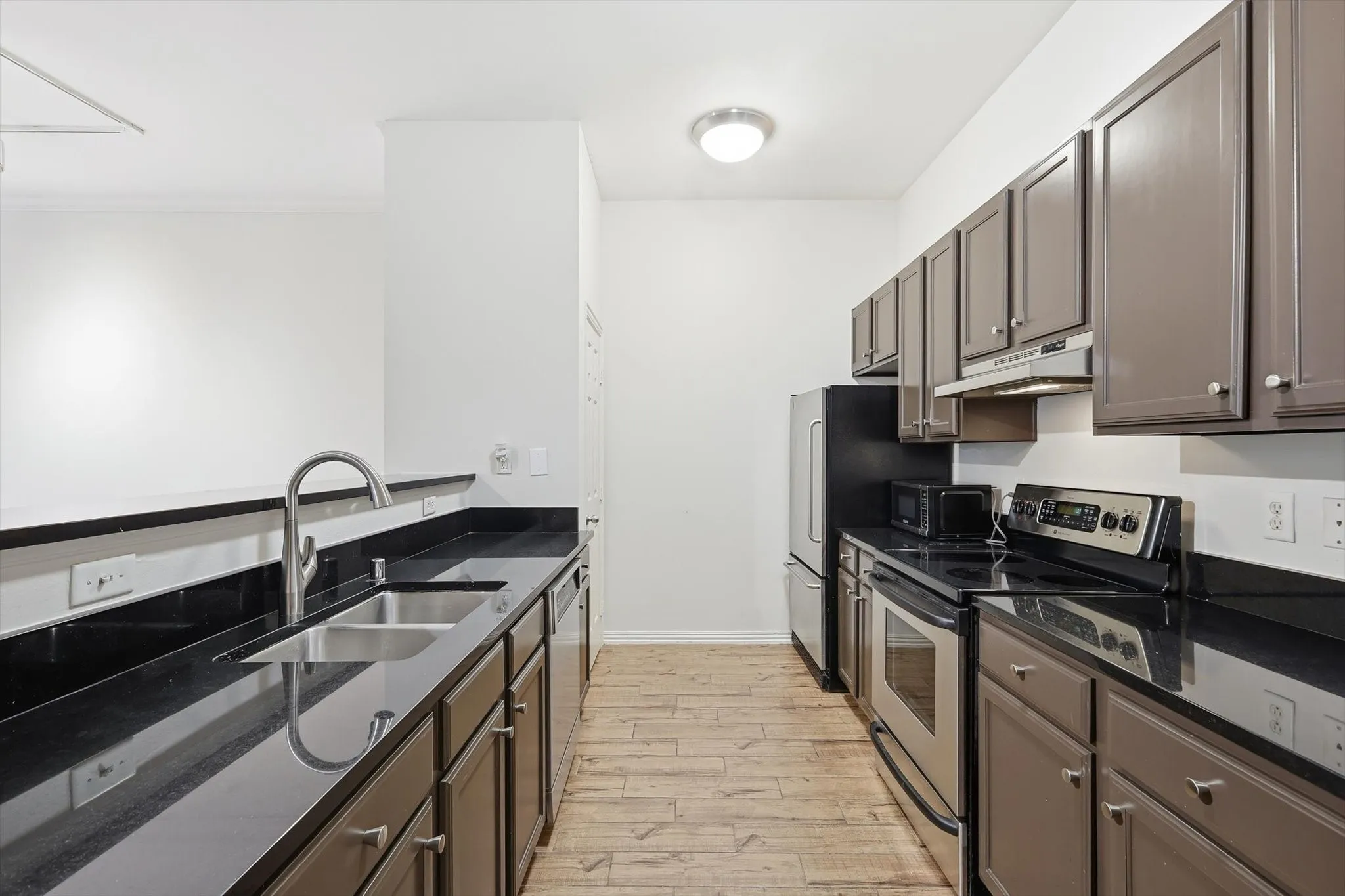 Condominium For Sale in Dallas County , 2305 Worthington Street 219, Dallas, Texas 75204, 1 Bedroom, 1 Bathroom, 1 Garage spaces, 852 Sqft, built in 1999, mls#21255133, Real Estate Agent in Dallas, Homes For Sale in Dallas county, Homes For Sale in Dallas, Realtor in Dallas Texas, Real Estate Brokerage Independent Realty Texas, Luminita Cordes Realtor