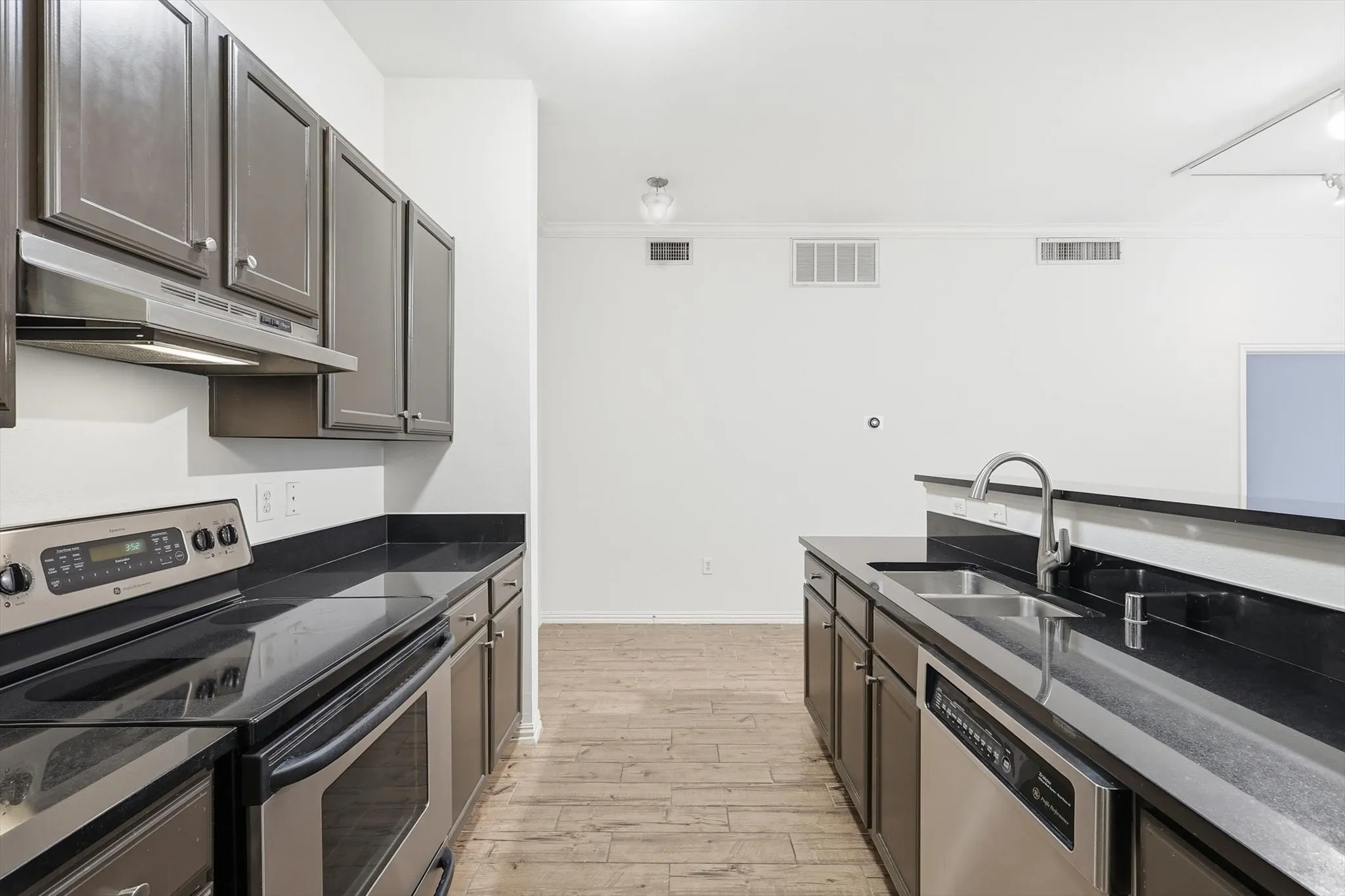 Condominium For Sale in Dallas County , 2305 Worthington Street 219, Dallas, Texas 75204, 1 Bedroom, 1 Bathroom, 1 Garage spaces, 852 Sqft, built in 1999, mls#21255133, Real Estate Agent in Dallas, Homes For Sale in Dallas county, Homes For Sale in Dallas, Realtor in Dallas Texas, Real Estate Brokerage Independent Realty Texas, Luminita Cordes Realtor